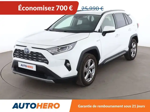 2019 Toyota Rav4 in White for sale