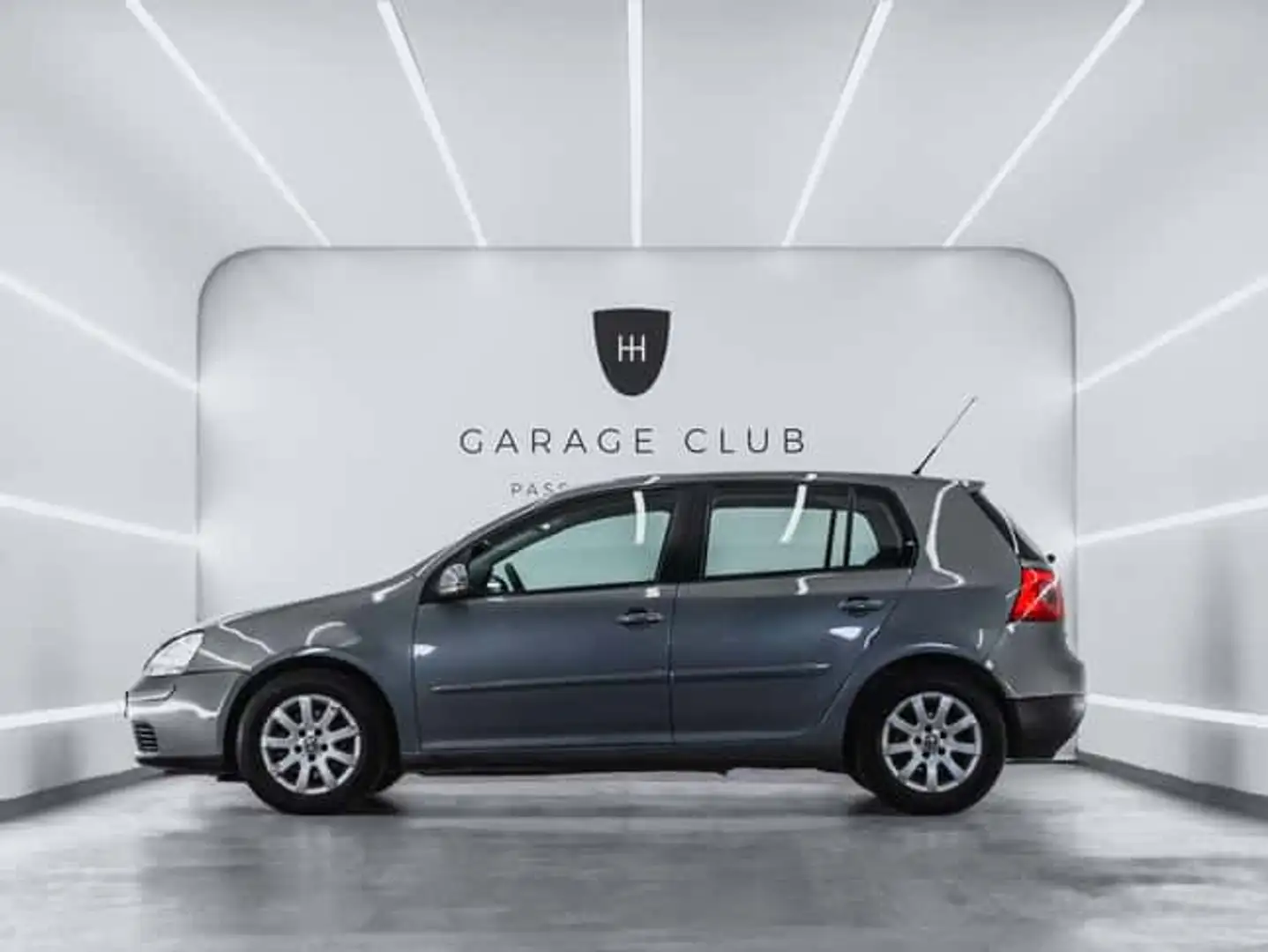 Volkswagen Golf 1.6 FSI Sportline - 2