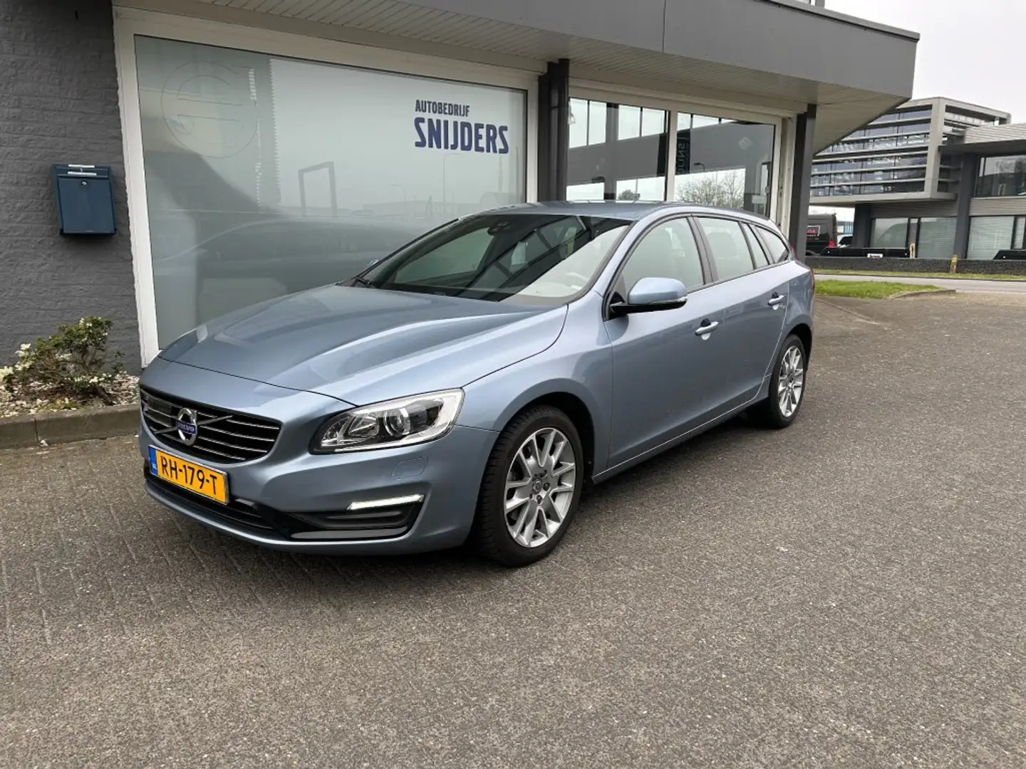 Volvo V60 1.5 T3 POLAR+ DYNAMIC Intellisafe-Line Blau - 1