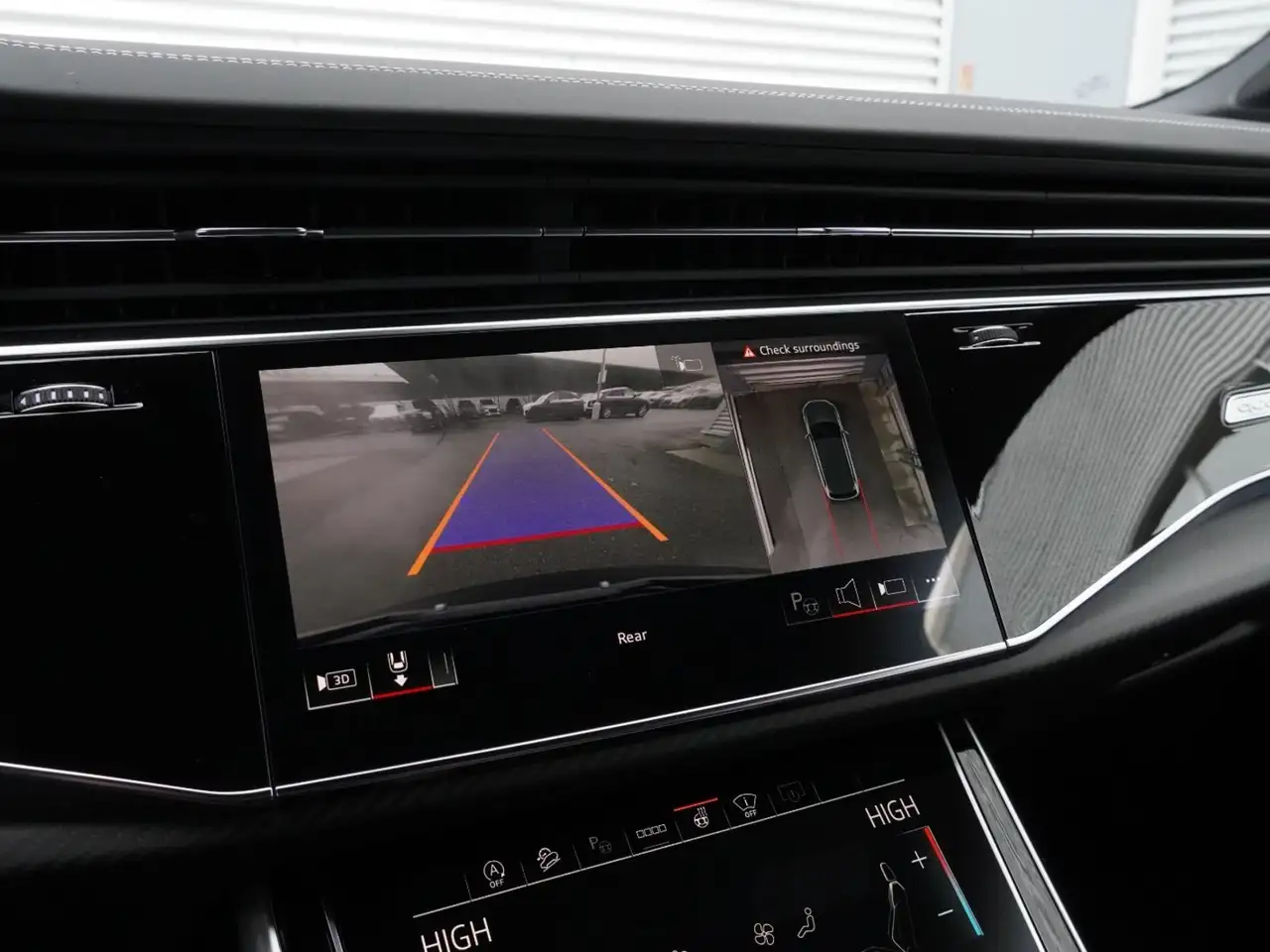 Audi SQ7 снимка Audi SQ7