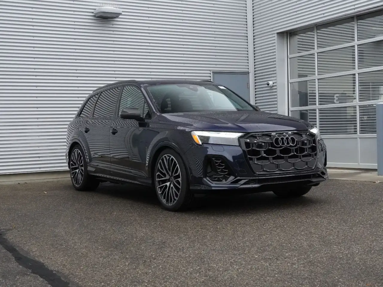 Audi SQ7 снимка Audi SQ7