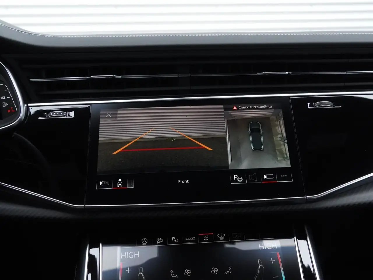 Audi SQ7 снимка Audi SQ7