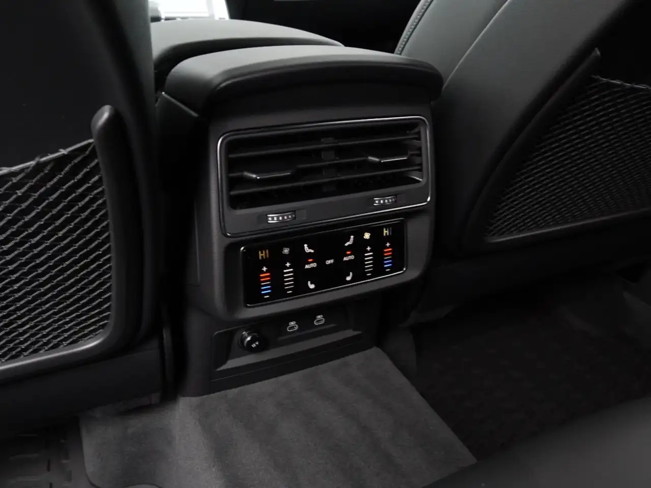 Audi SQ7 снимка Audi SQ7