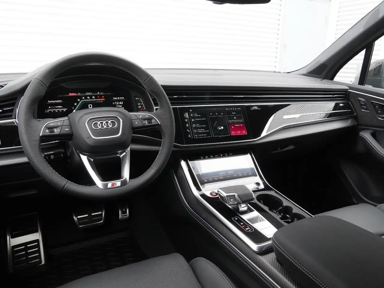 Audi SQ7 снимка Audi SQ7