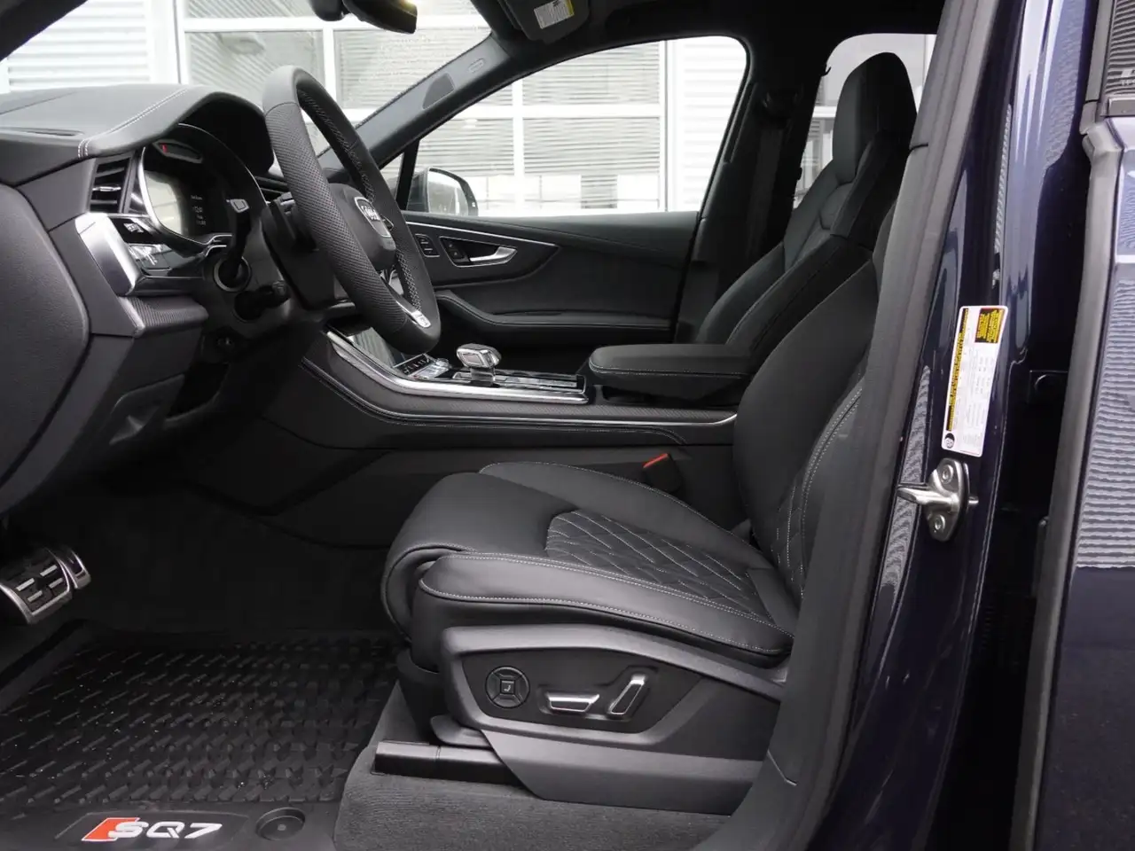 Audi SQ7 снимка Audi SQ7