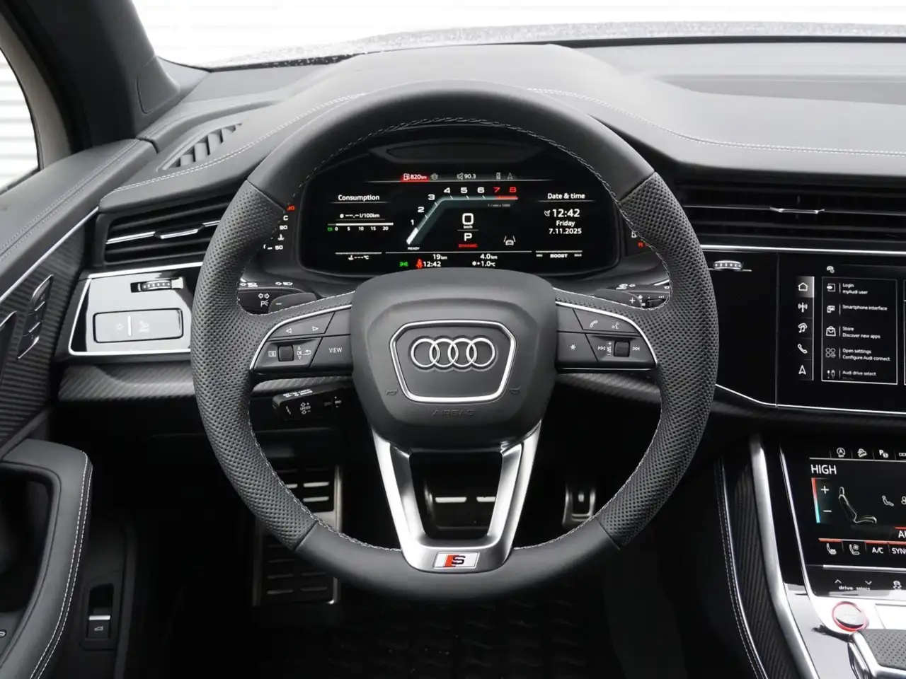 Audi SQ7 снимка Audi SQ7