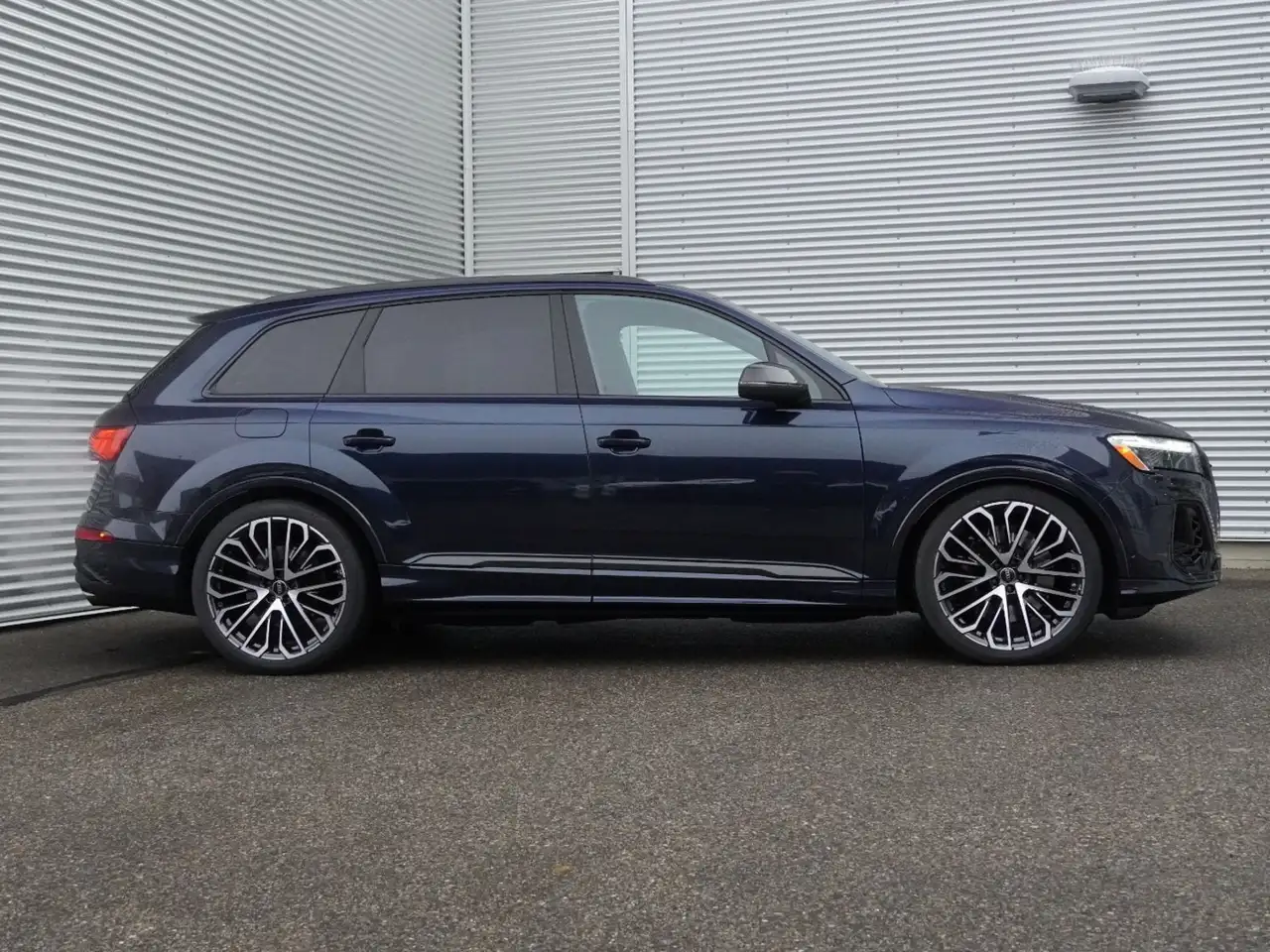 Audi SQ7 снимка Audi SQ7