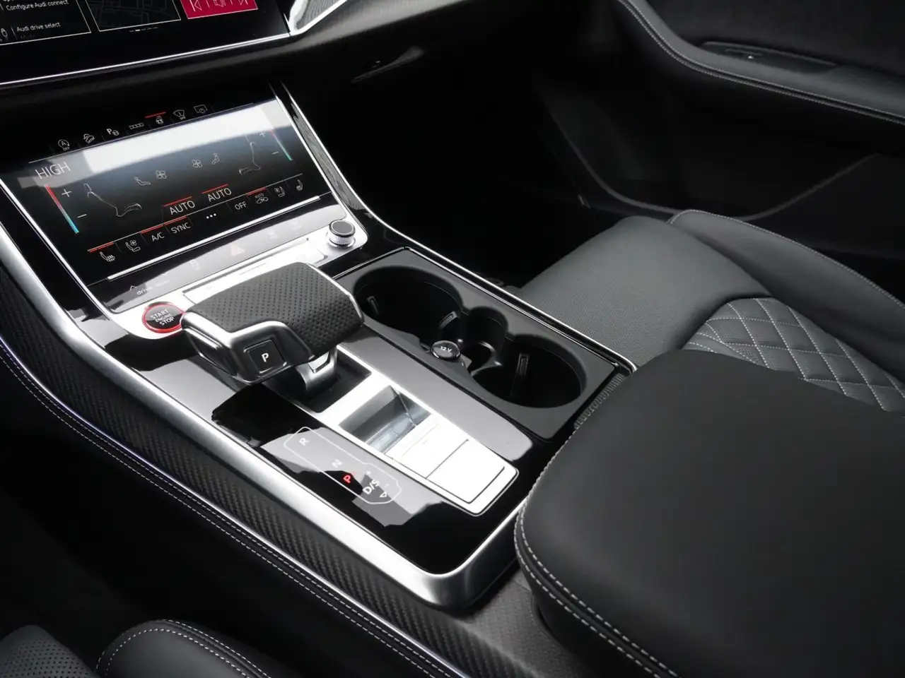 Audi SQ7 снимка Audi SQ7
