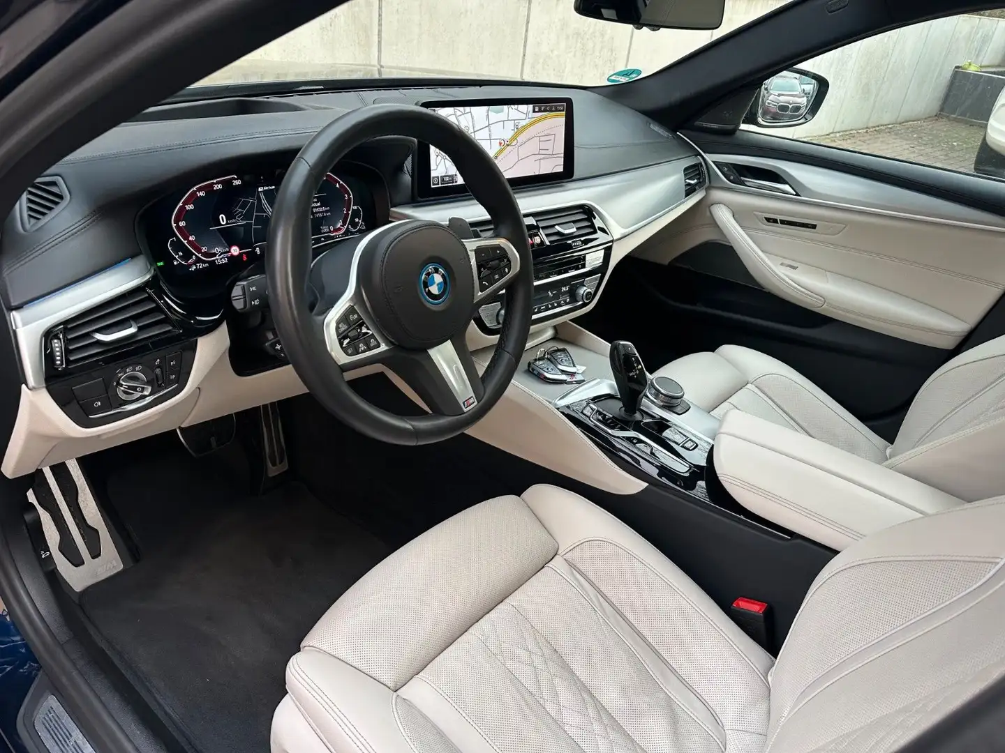 BMW 545 e xDrive M Sport eGSD*Massage*Sitzkl*H&K*ACC Bleu - 2