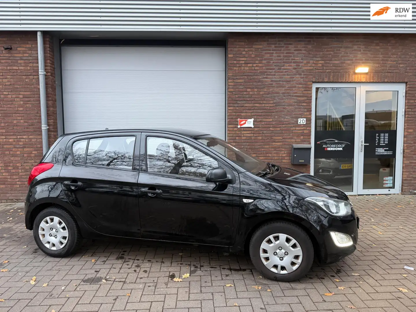 Hyundai i20 1.2i i-Drive|AIRCO|NIEUWE APK Zwart - 1