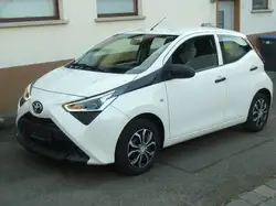 Toyota Aygo (X) x play team 1,0