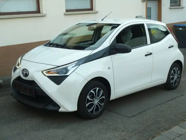 Toyota Aygo (X) x play team 1,0