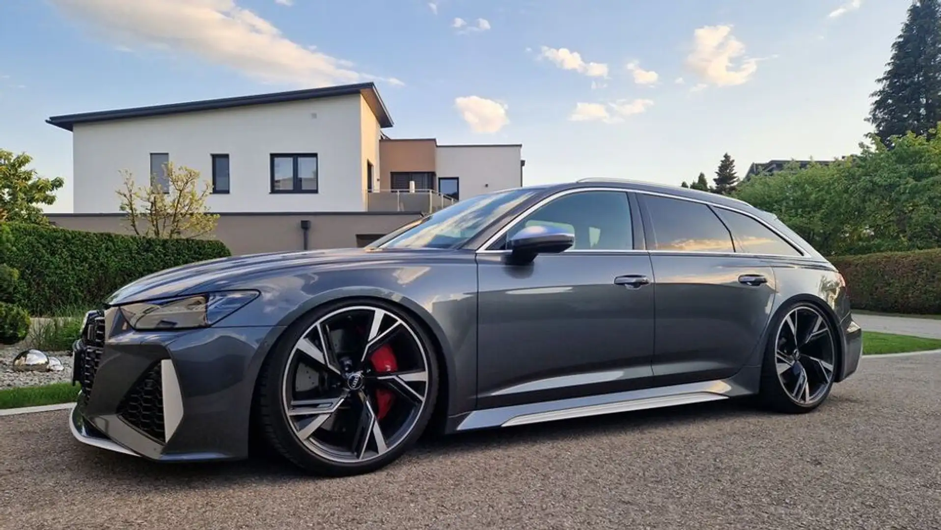 Audi RS6 Avant 4,0 TFSI Quattro MHEV S-tronic Grau - 2