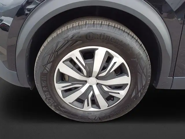 Peugeot 2008 view 8