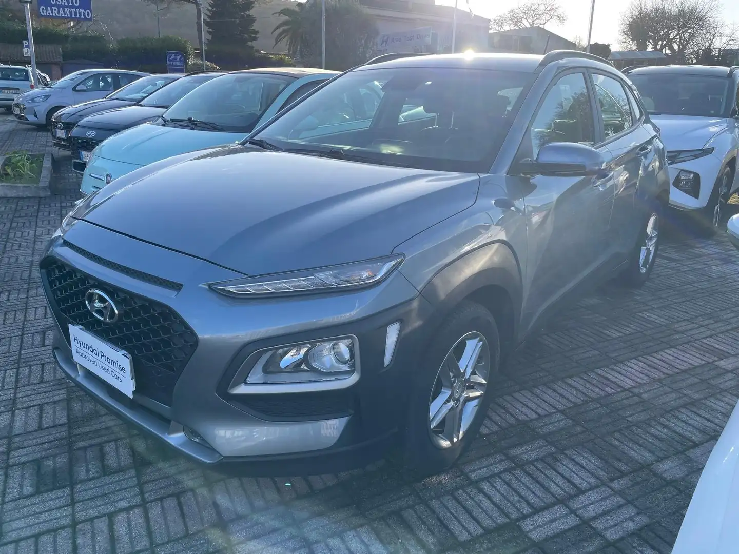 Hyundai KONA Kona 1.6 crdi Xtech 2wd 115cv Grijs - 2