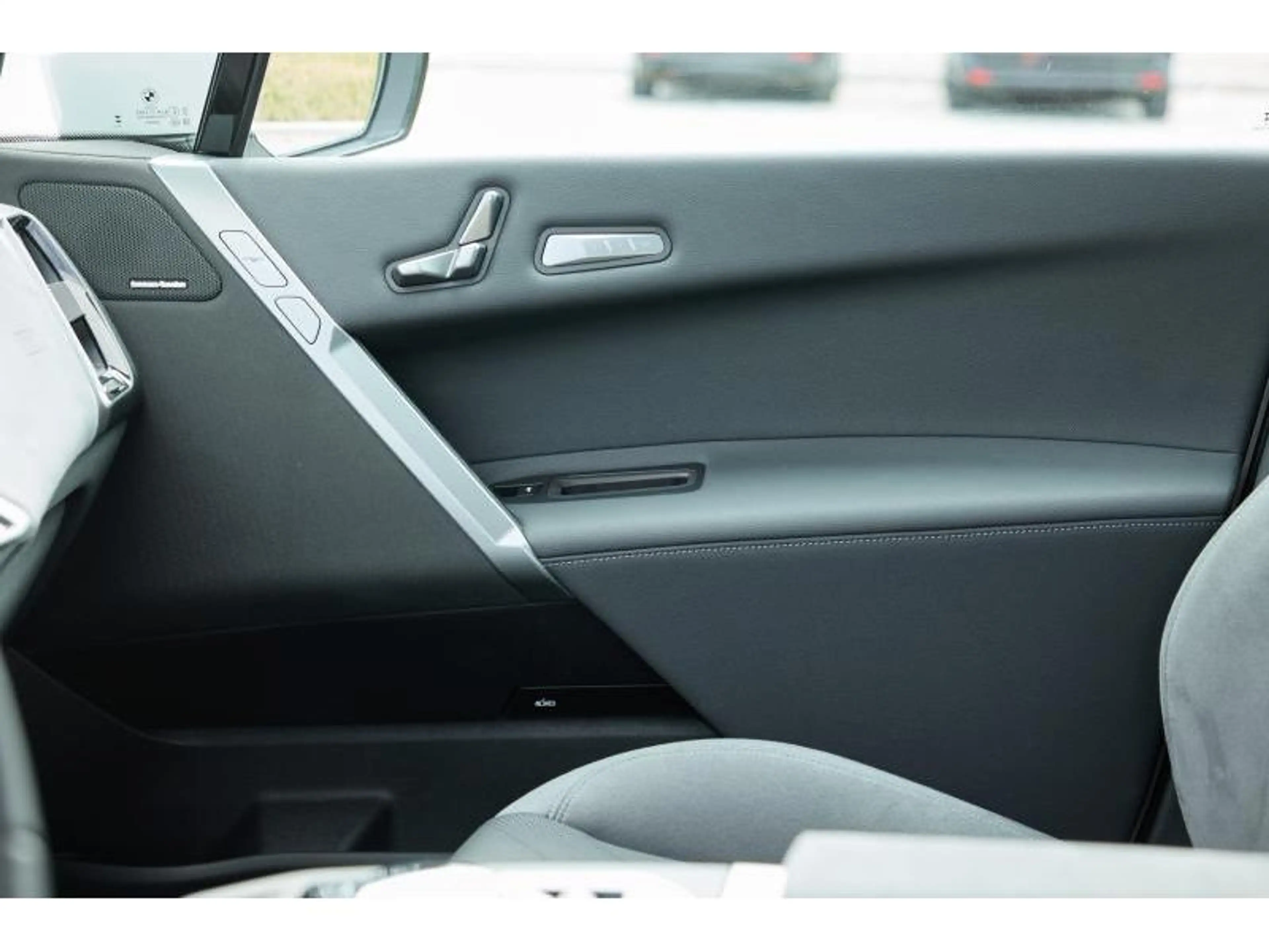 BMW iX iX xDrive45 — photo 14