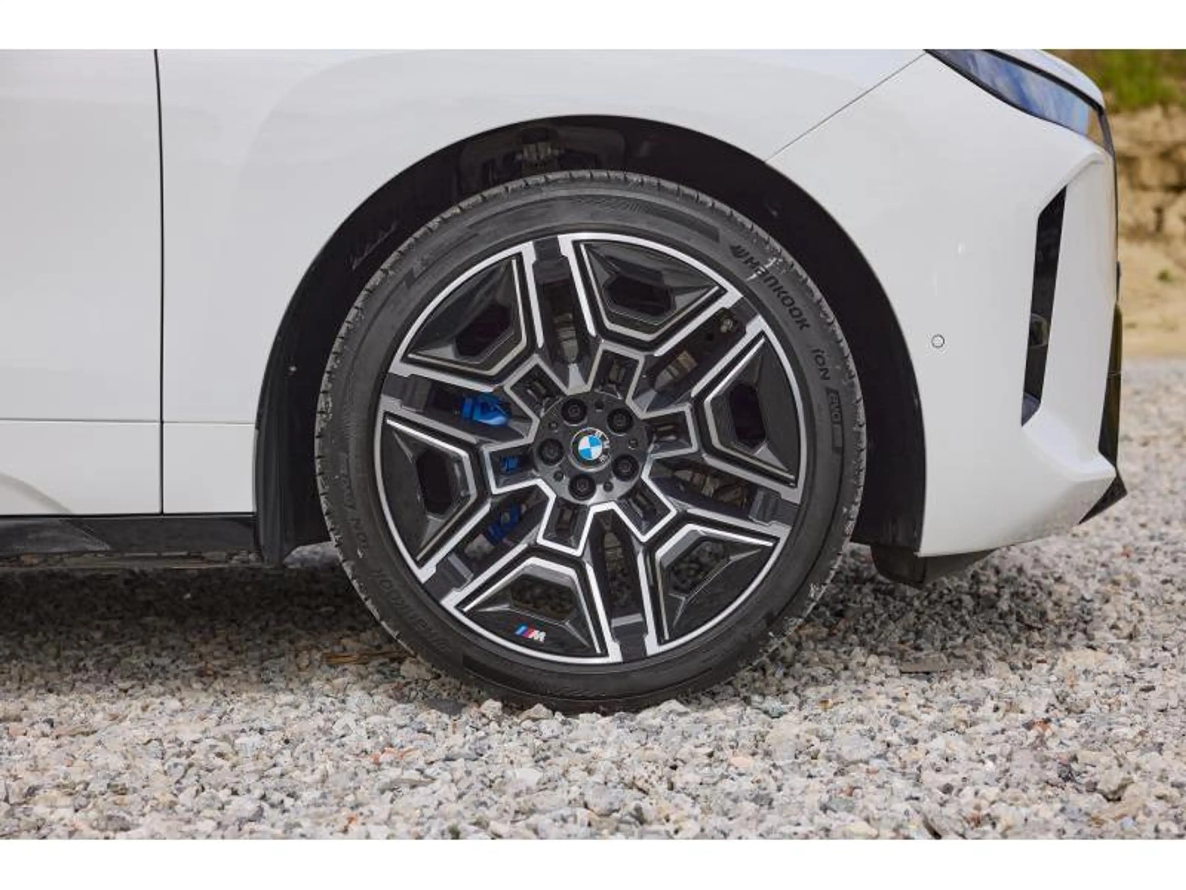 BMW iX iX xDrive45 — photo 8
