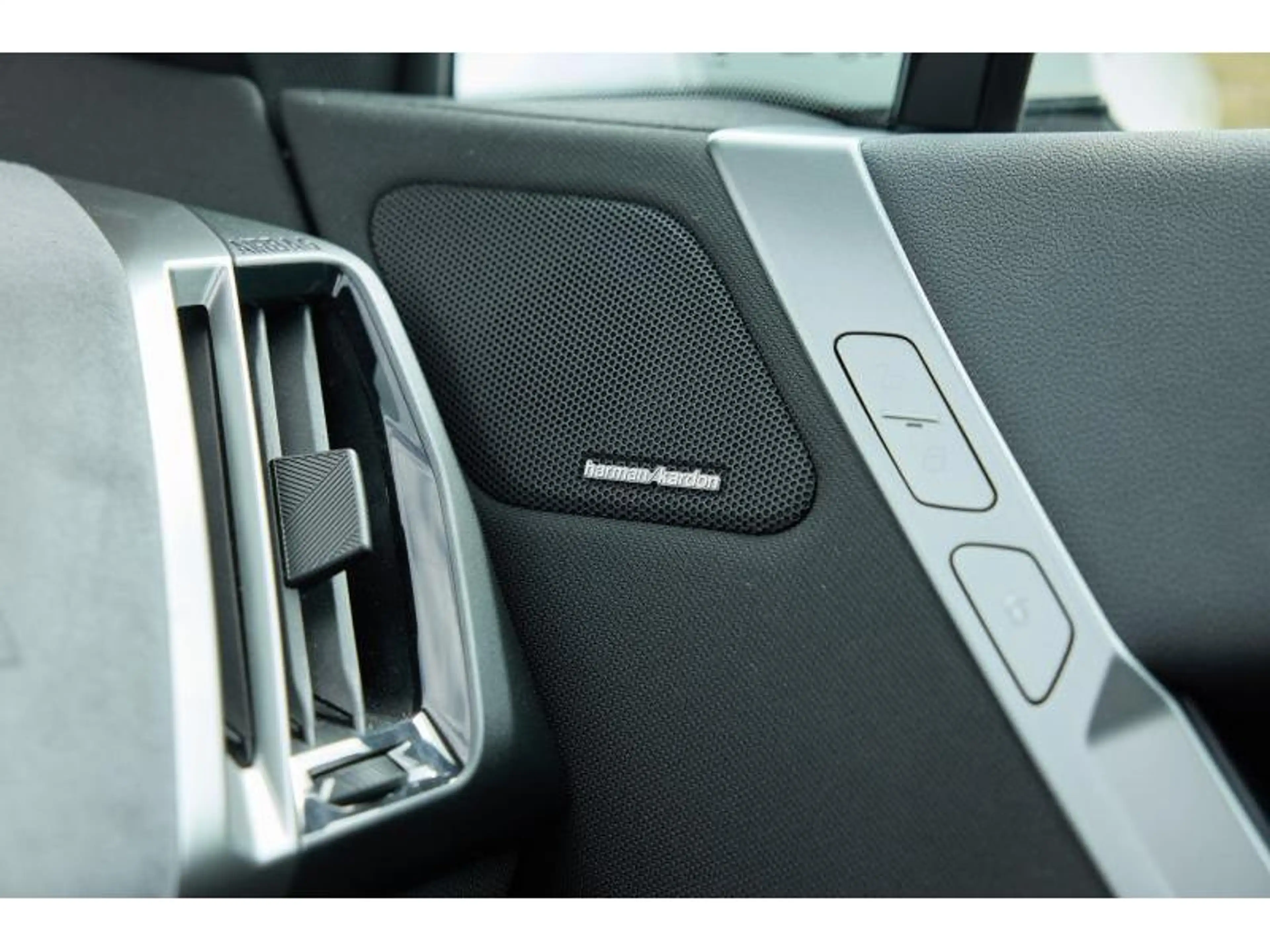 BMW iX iX xDrive45 — photo 13