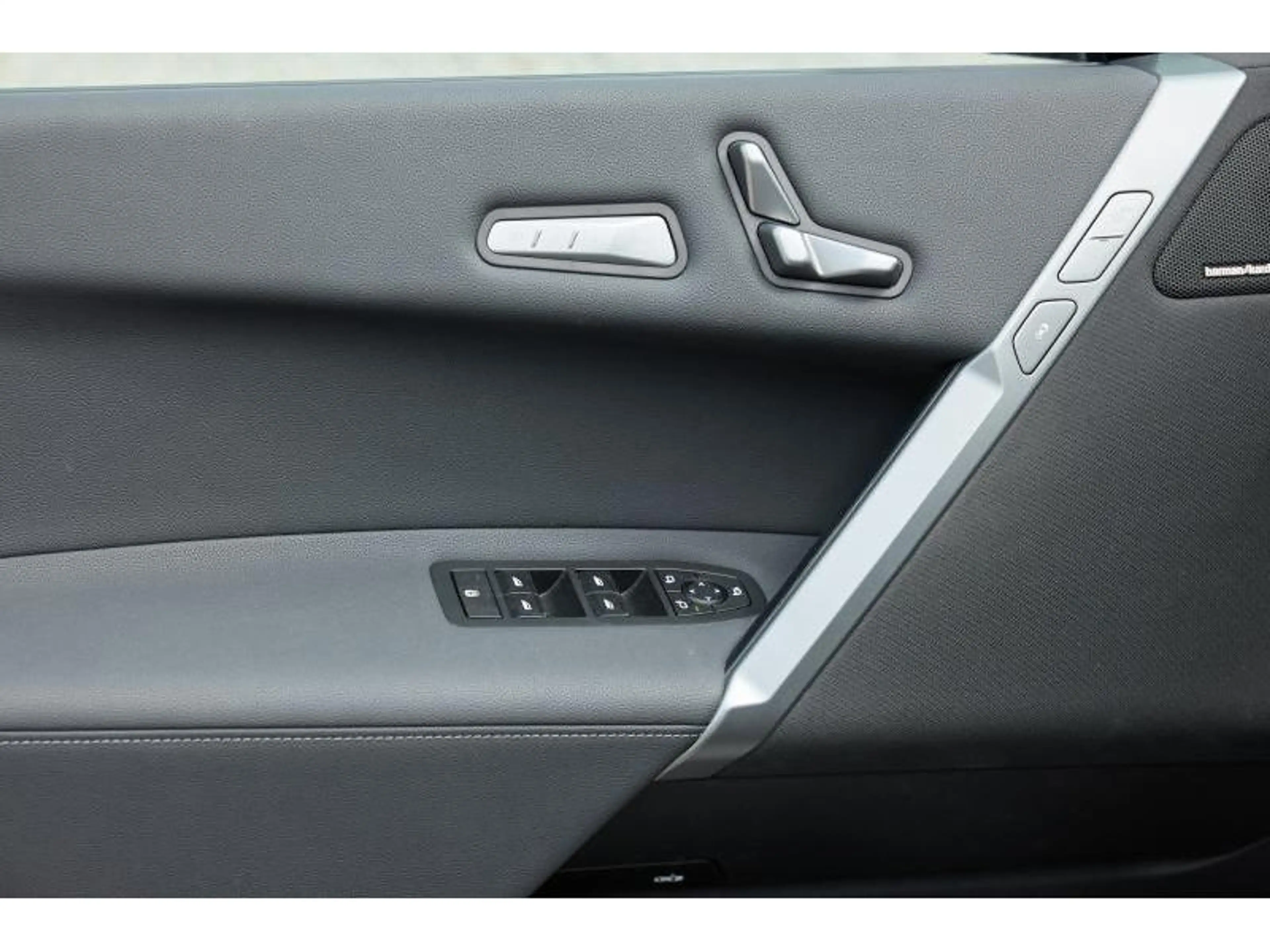 BMW iX iX xDrive45 — photo 15
