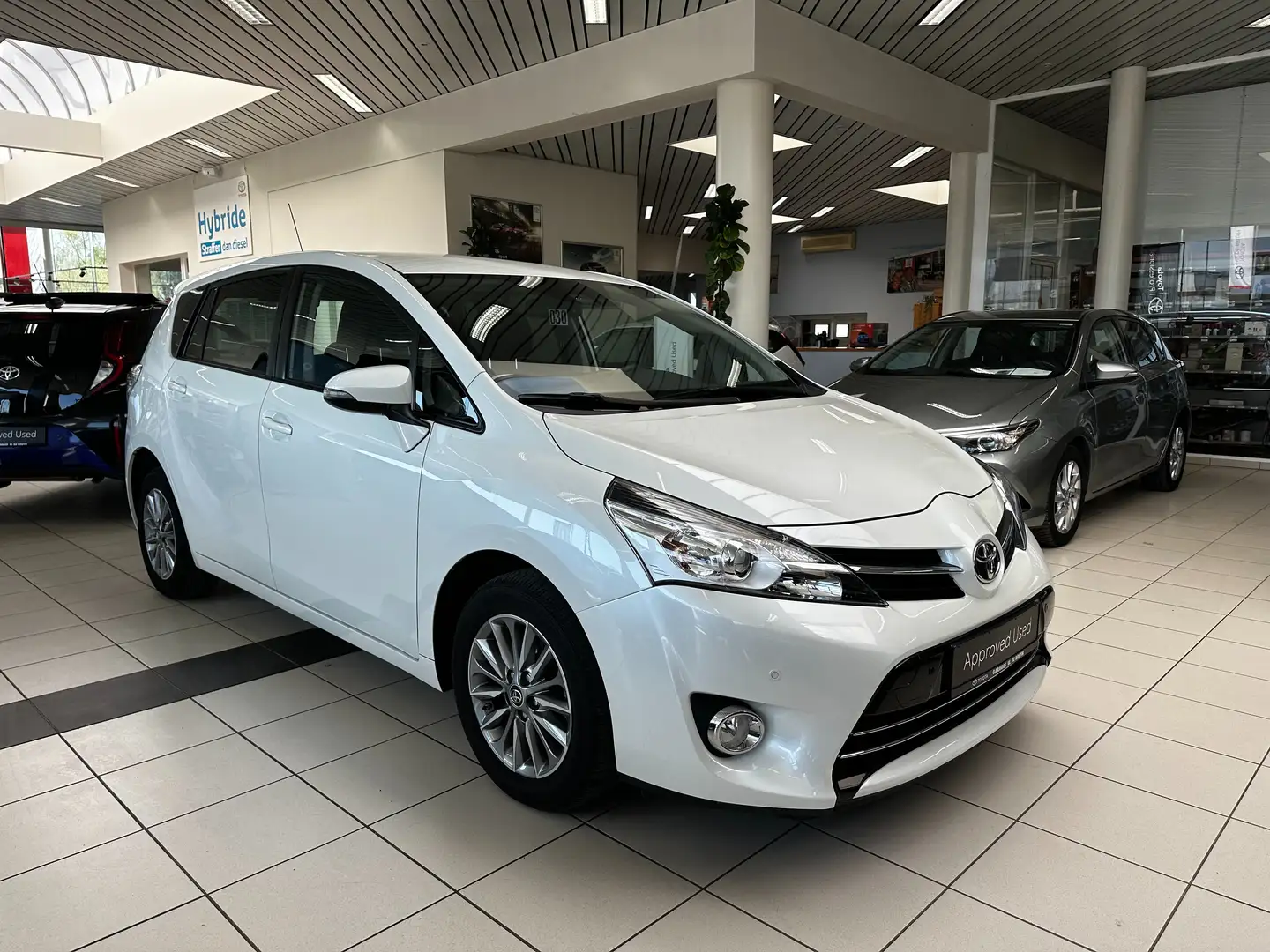 Toyota Verso 1.8L CVT Comfort & Pack Dynamic Wit - 1