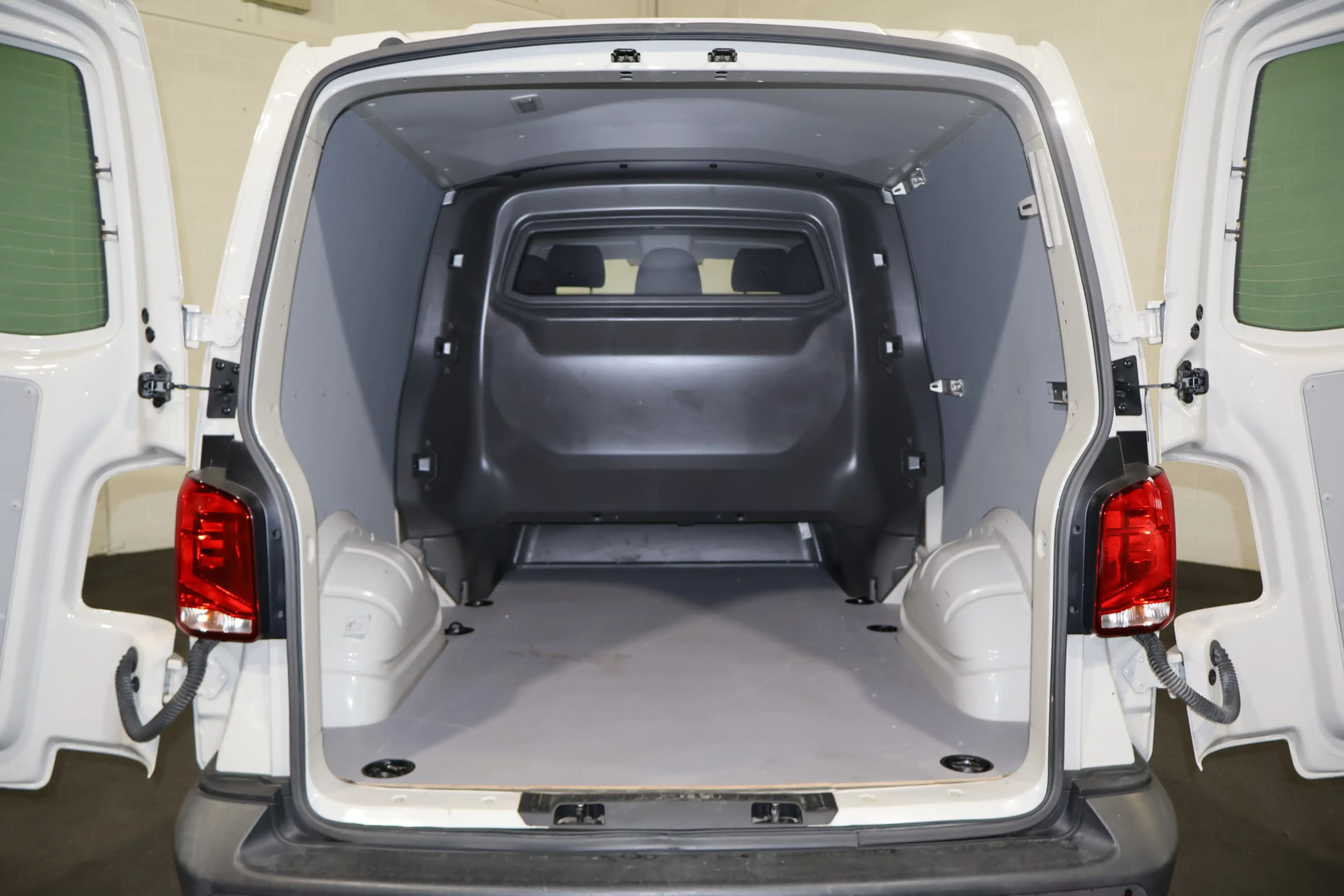 Volkswagen Transporter 2.0 TDI L2 H1 150pk Automaat DC (Wordt verwacht) — photo 14