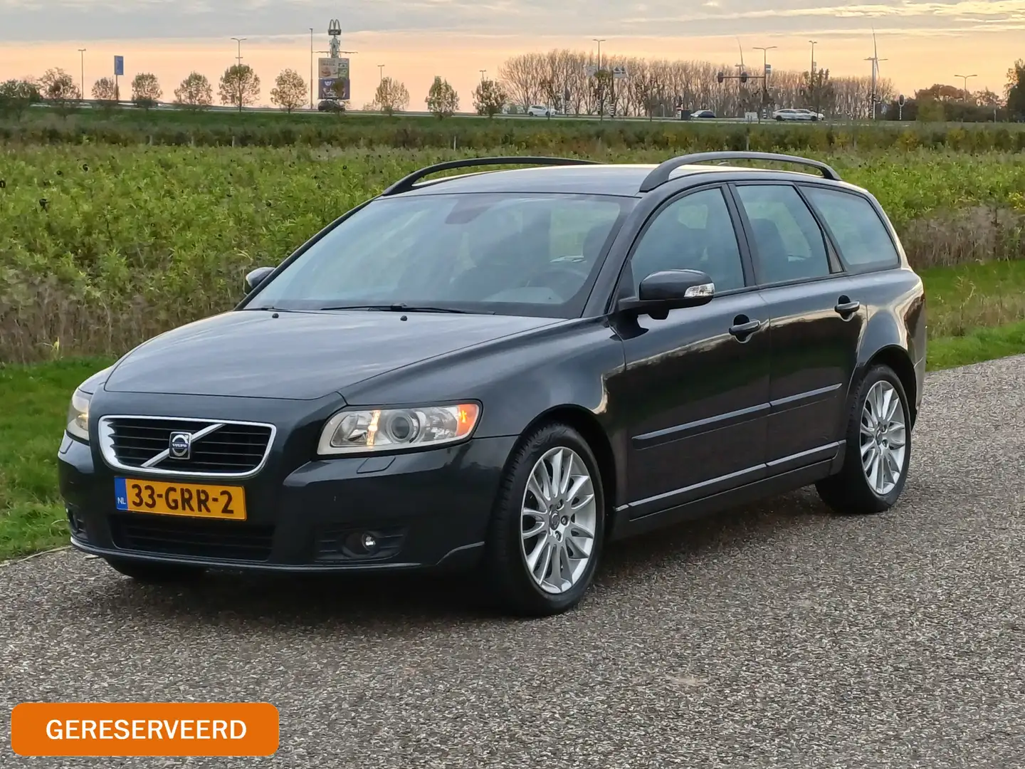 Volvo V50 2.4 Momentum /Goed onderhouden!/Leder/Trekh./Xenon Gris - 1