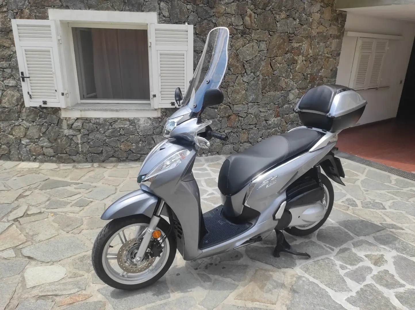 Honda SH 300 300 i siva - 2