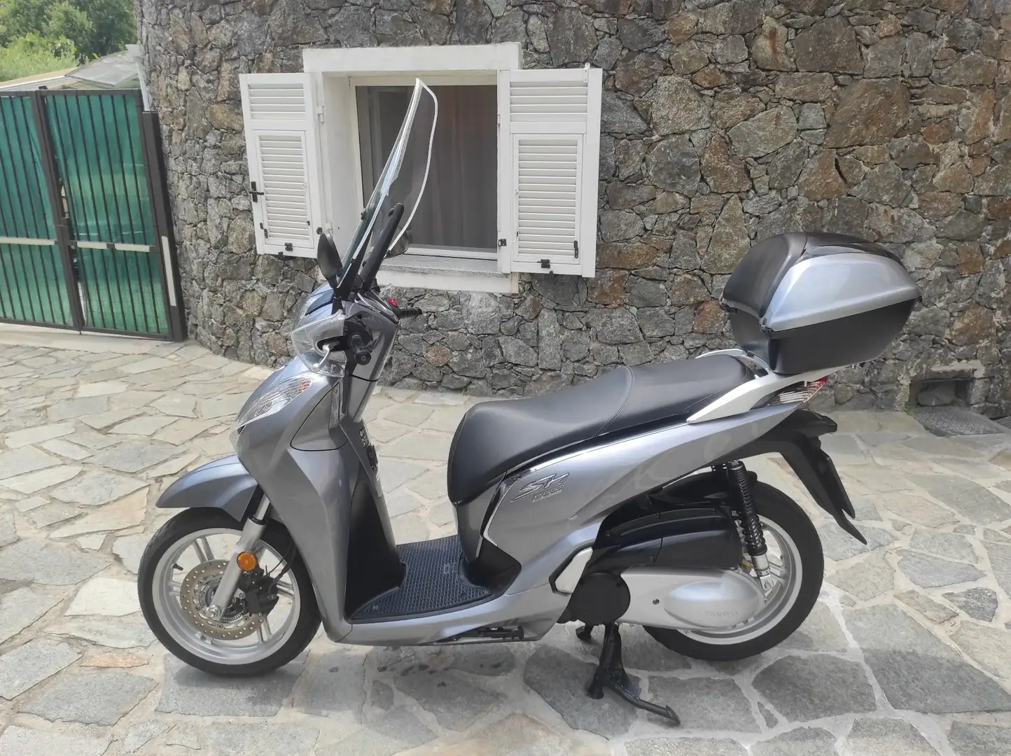 Honda SH 300 300 i siva - 1