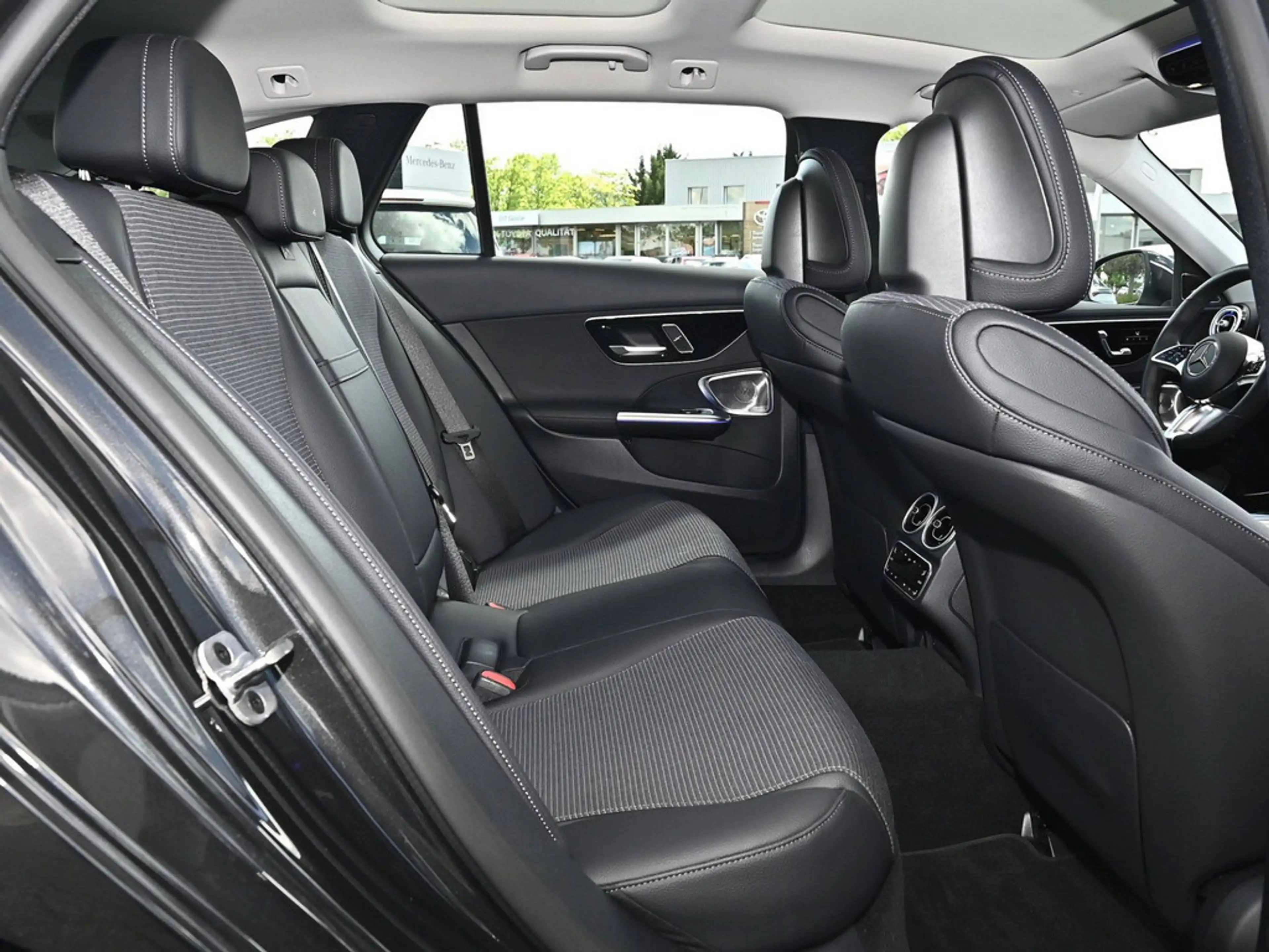 Mercedes-Benz C 300 de 4M T Avantgarde Premium+ AHK PANO BT — photo 10