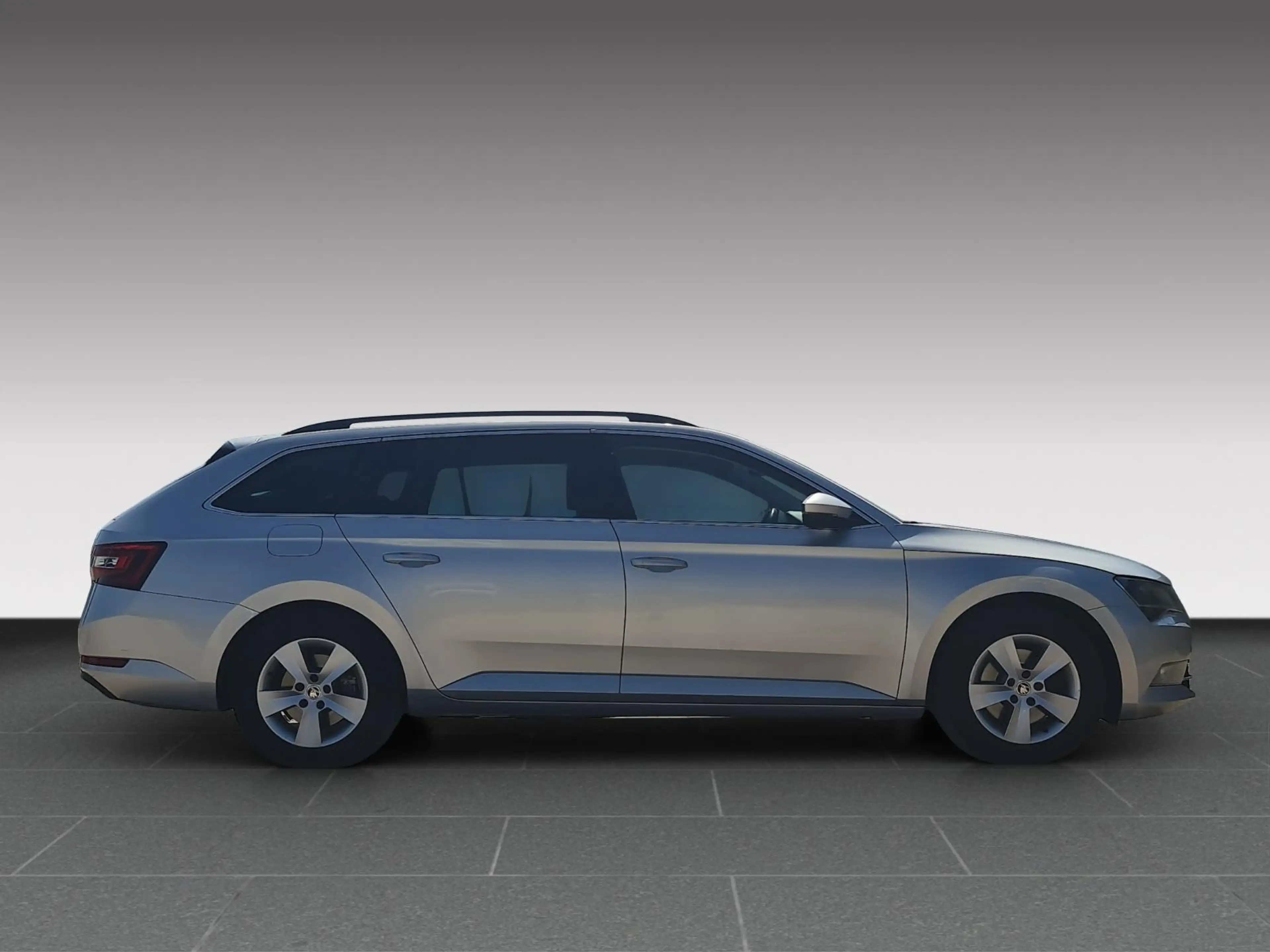 Skoda Superb 2.0 TDI — photo 5