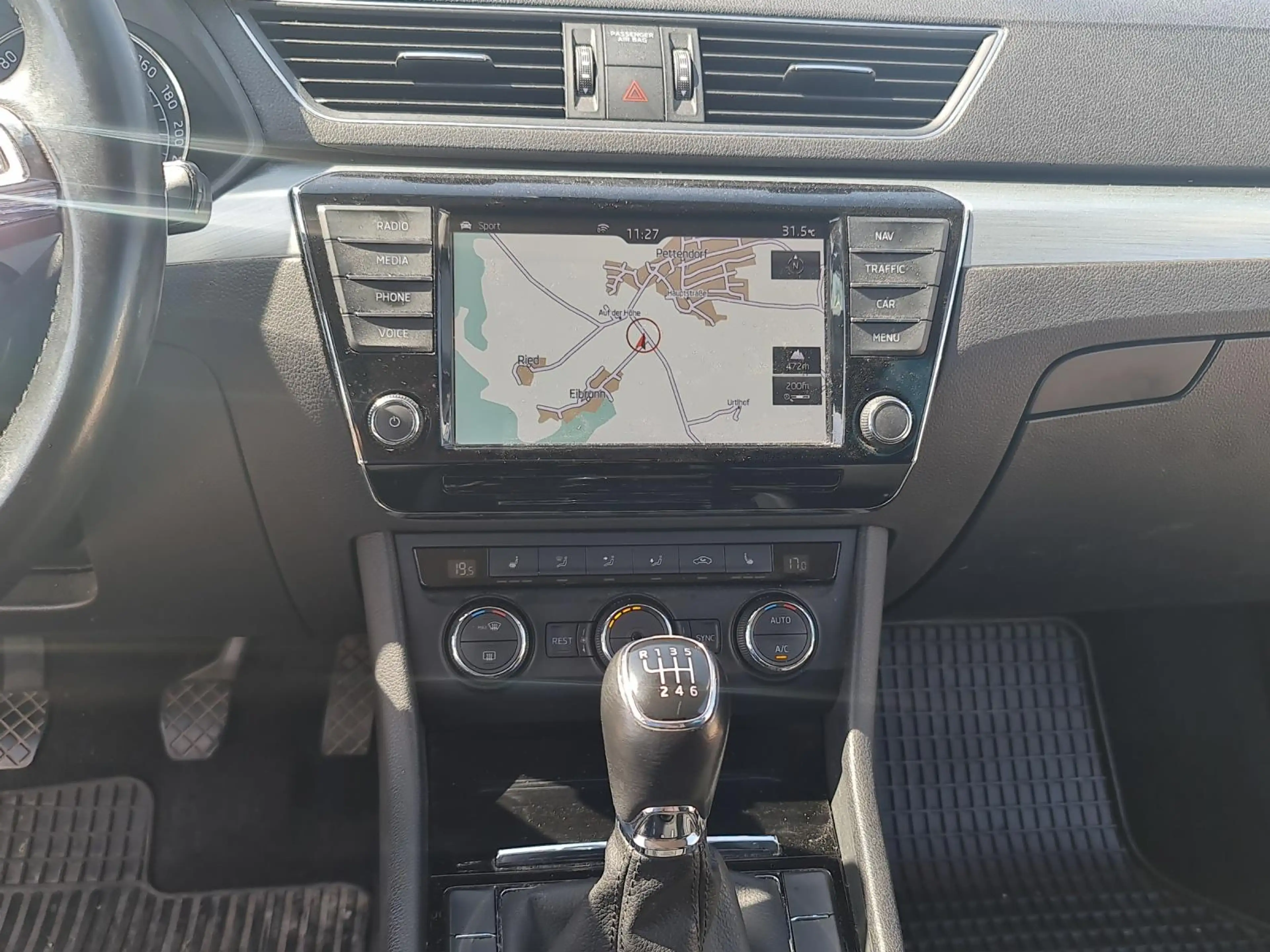 Skoda Superb 2.0 TDI — photo 12