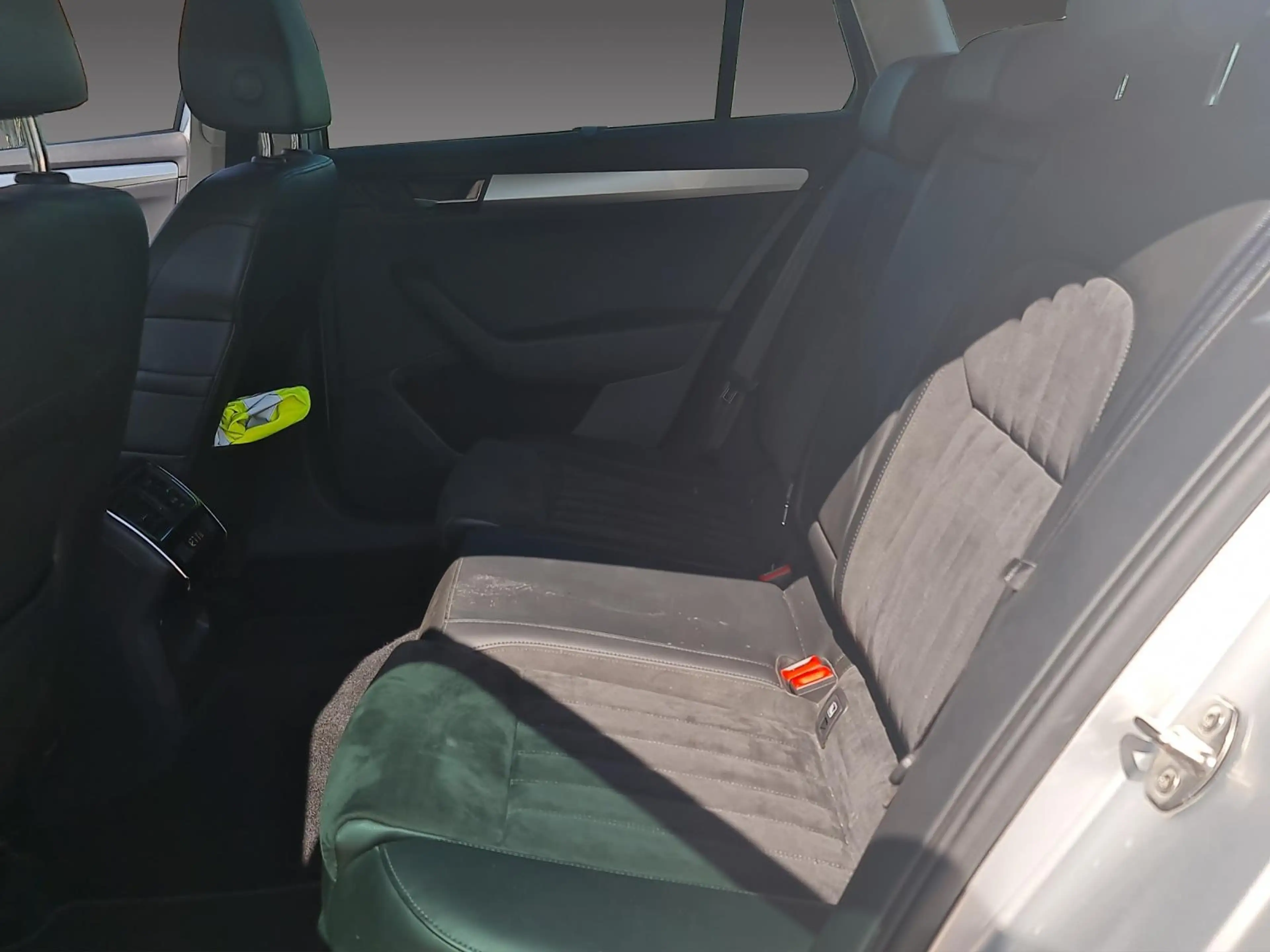 Skoda Superb 2.0 TDI — photo 10