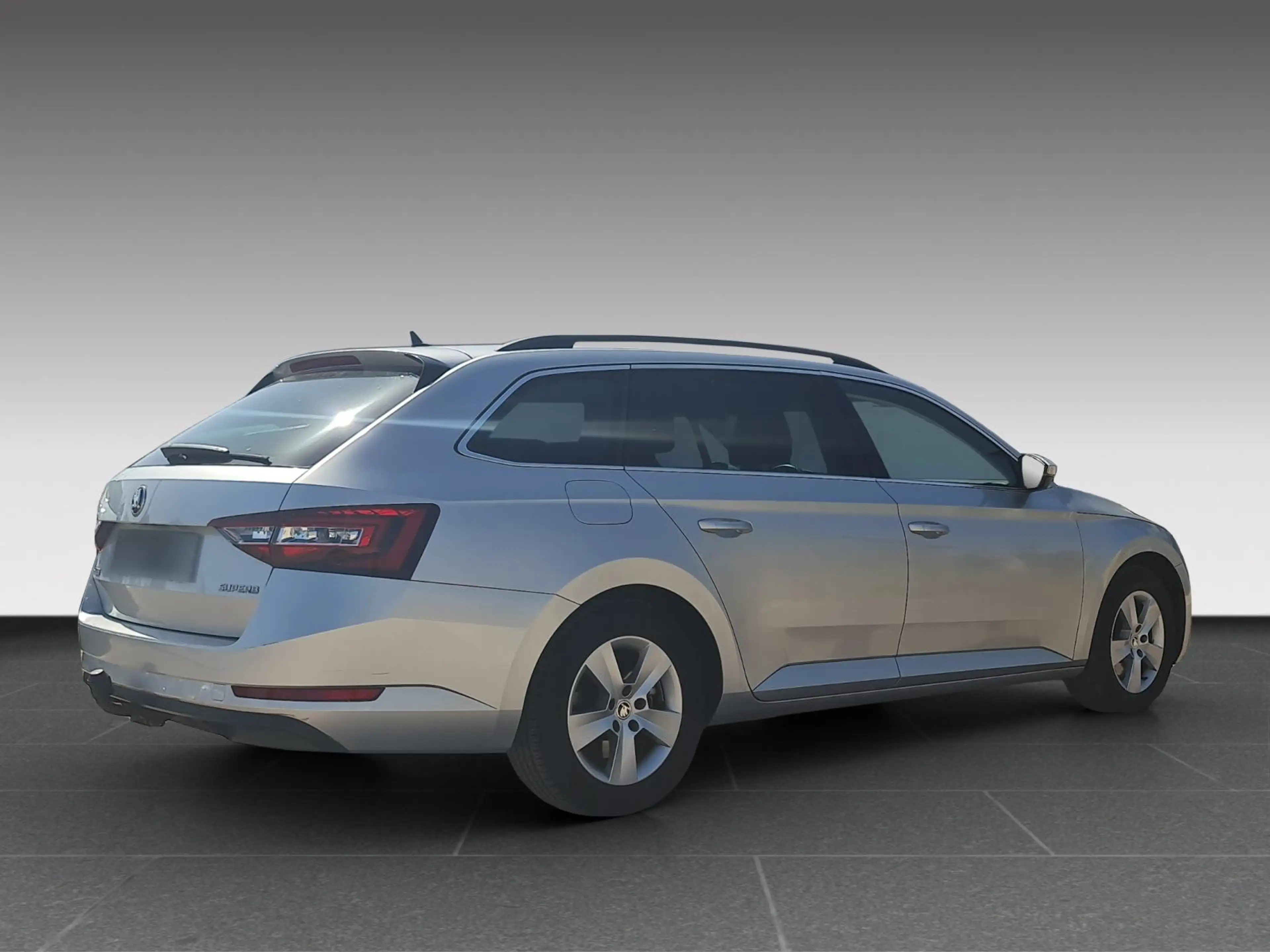 Skoda Superb 2.0 TDI — photo 4