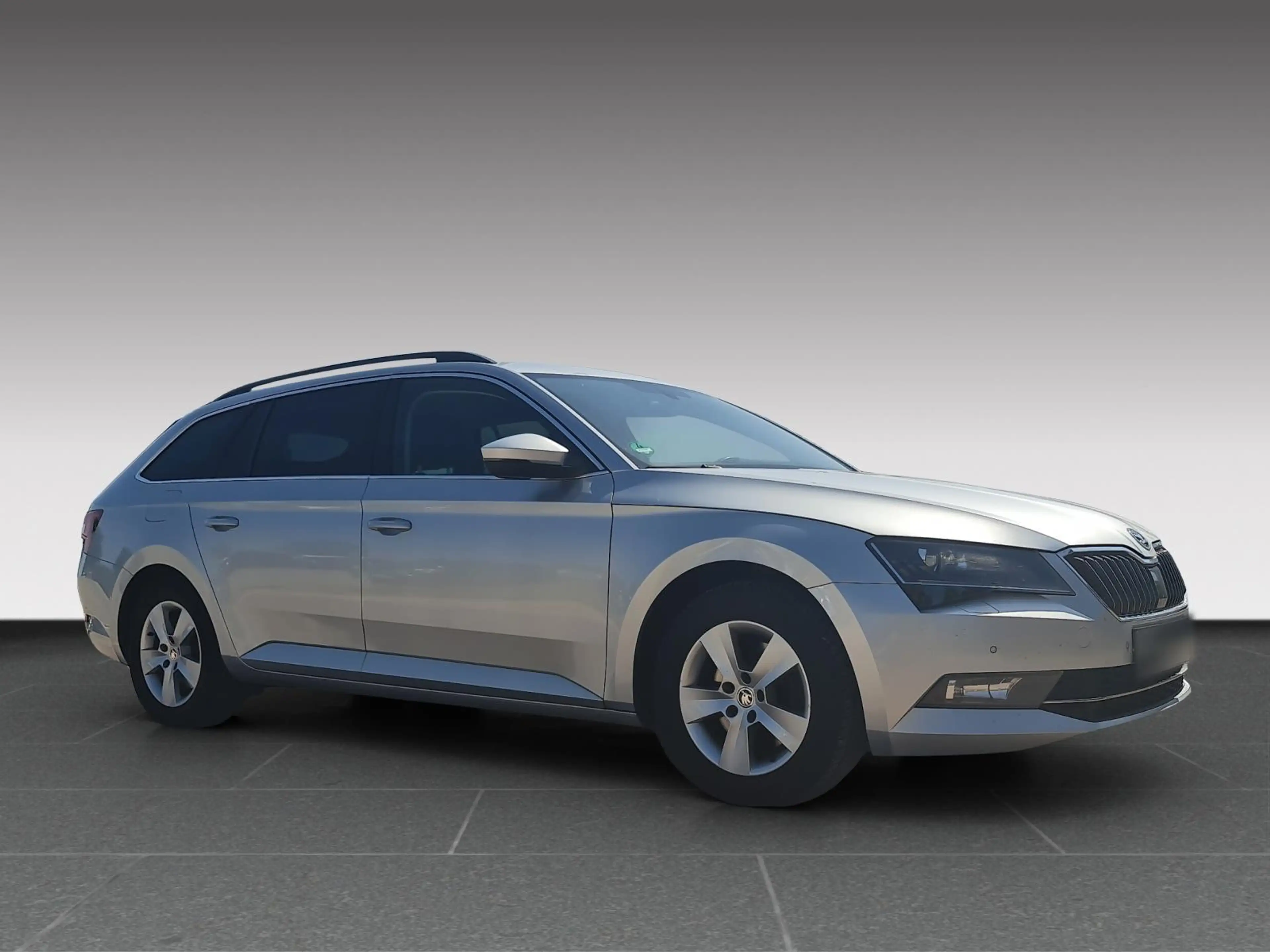 Skoda Superb 2.0 TDI — photo 6