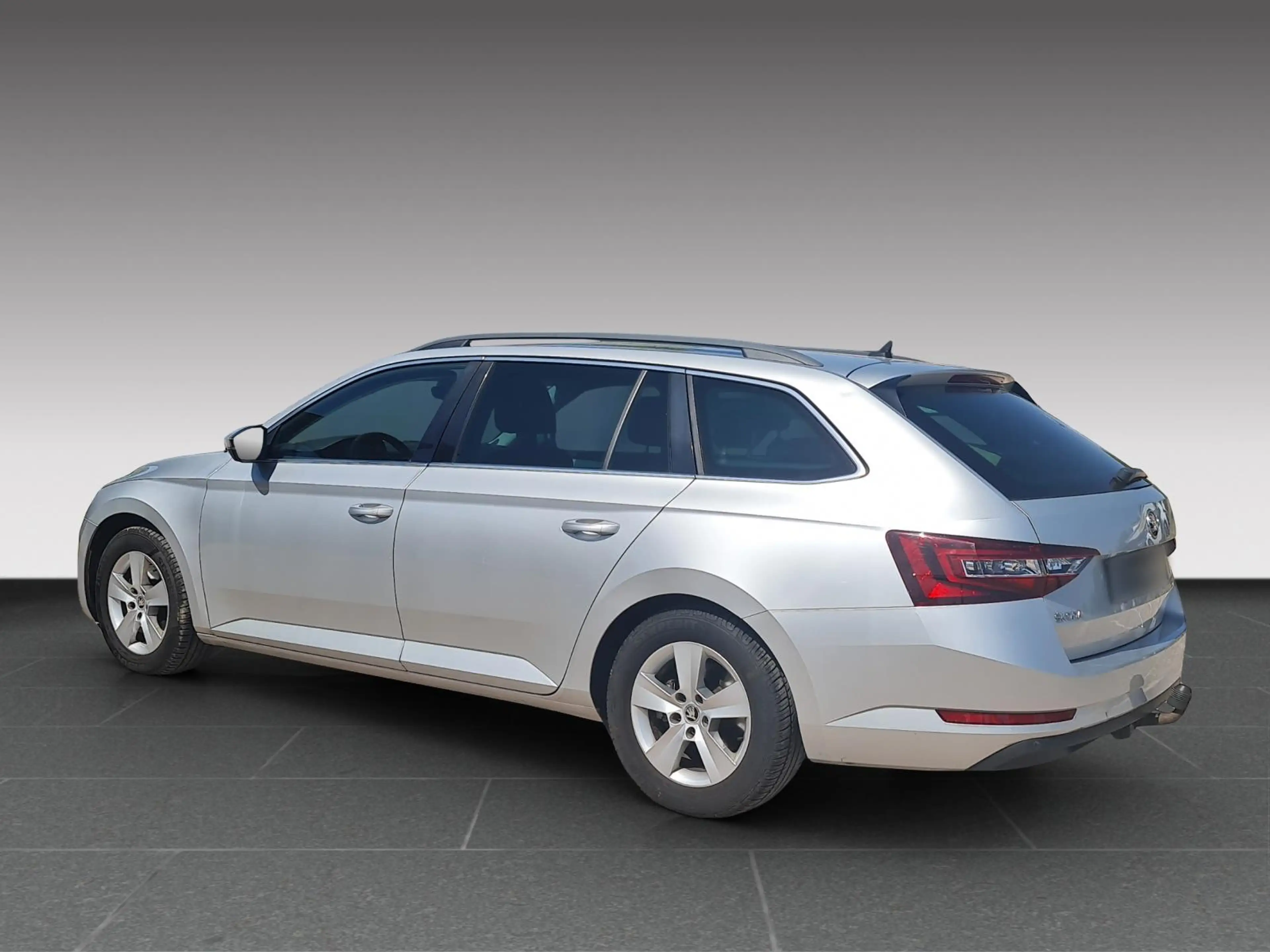 Skoda Superb 2.0 TDI — photo 3