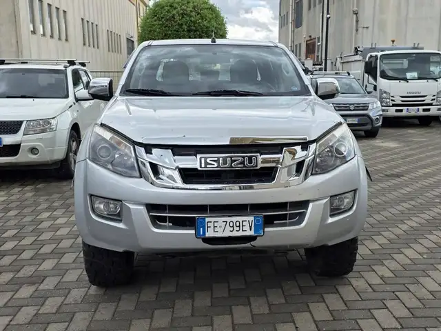Isuzu D-Max D-Max II 2012 2.5 td crew Solar Plus 4x4 auto PROBLEMI AL MOTORE
