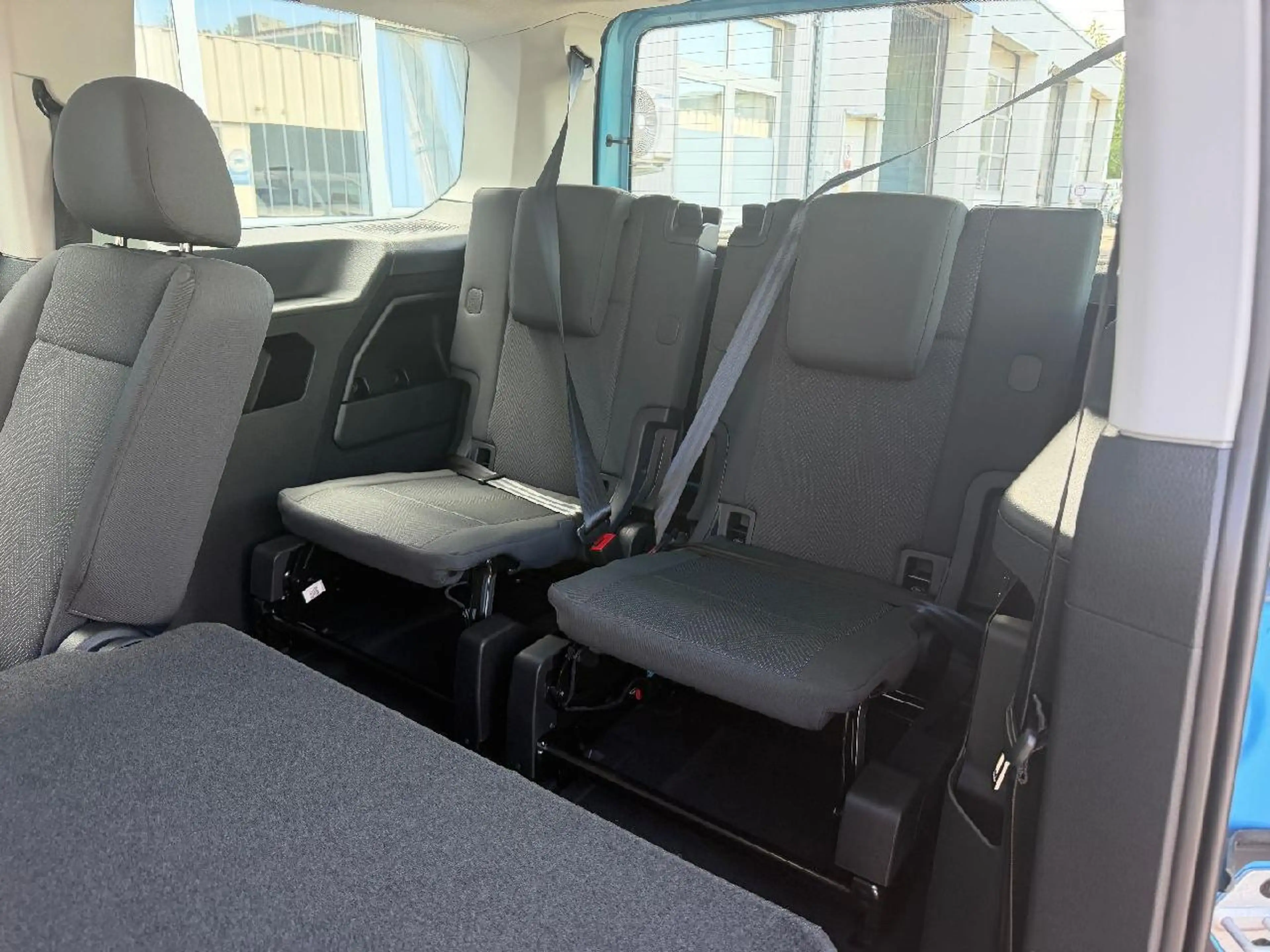 Ford Grand Tourneo Trend — photo 9