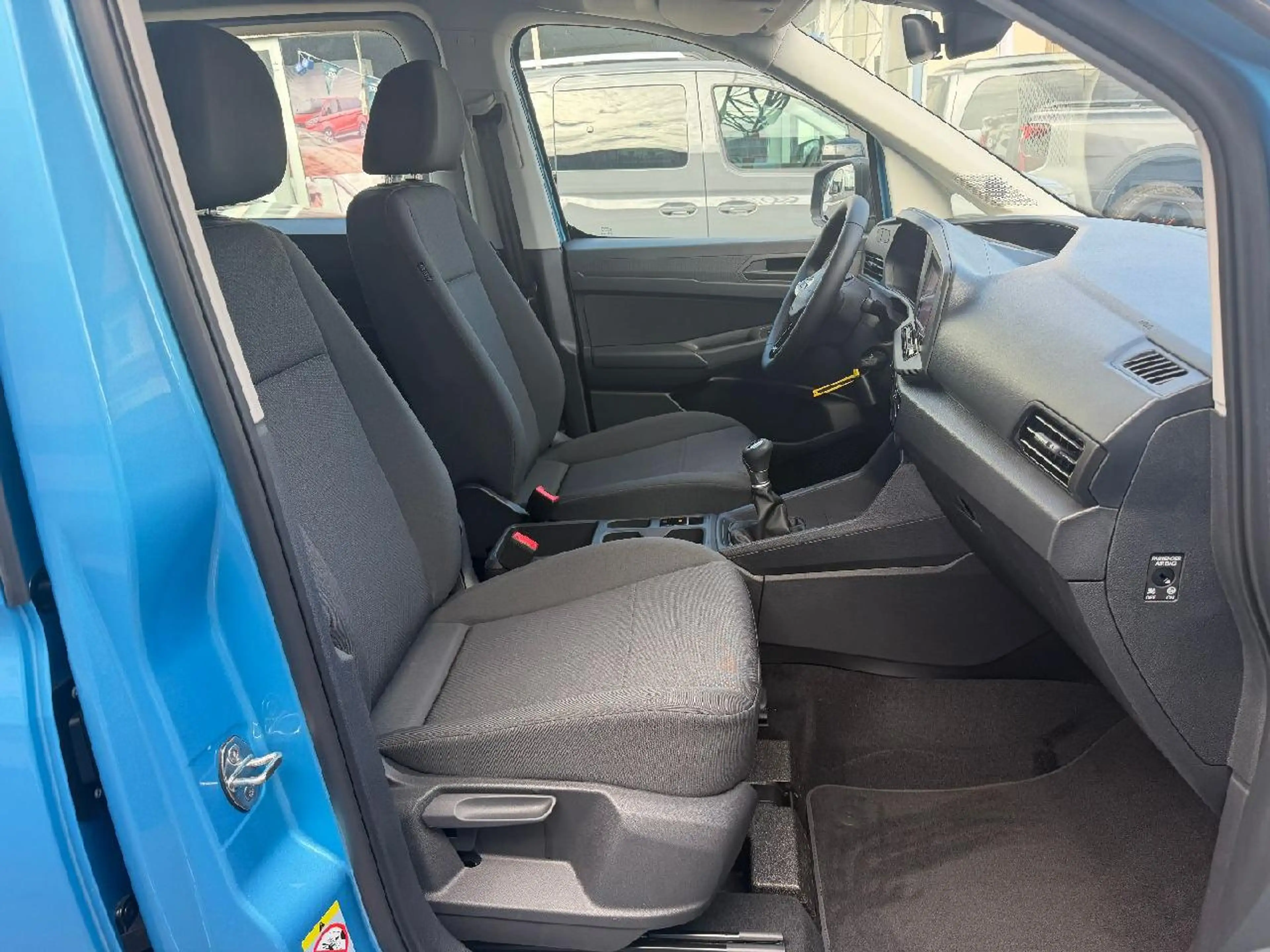 Ford Grand Tourneo Trend — photo 12