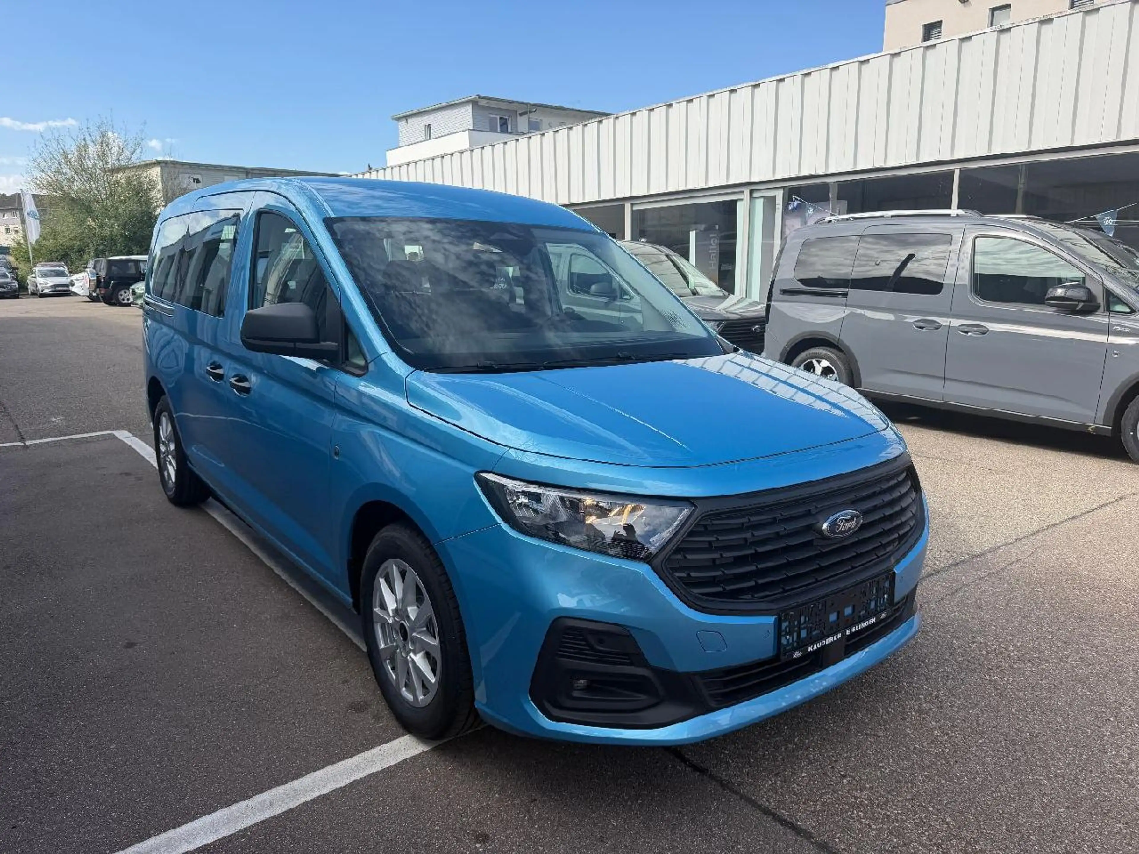 Ford Grand Tourneo Trend — photo 3