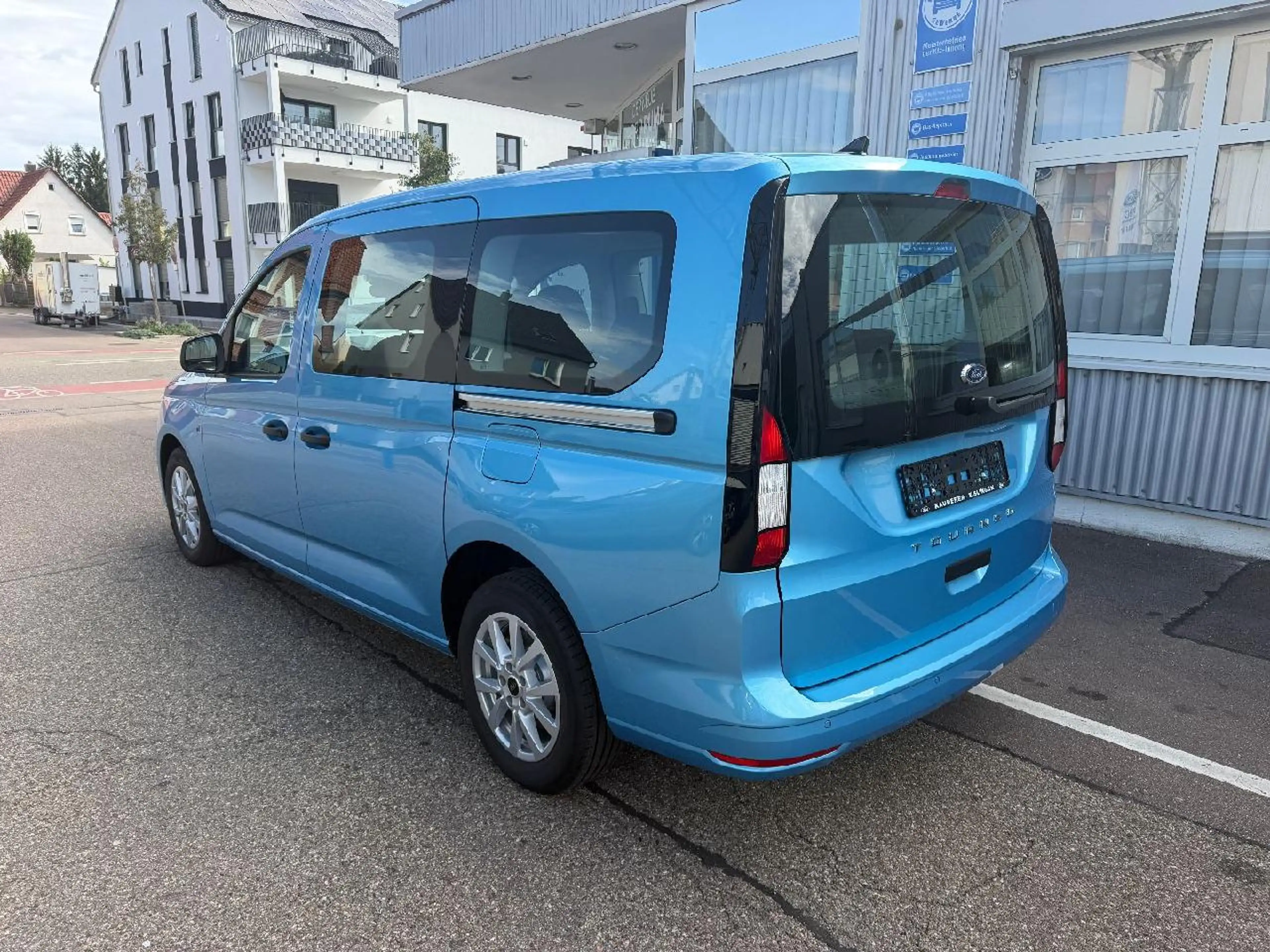 Ford Grand Tourneo Trend — photo 6