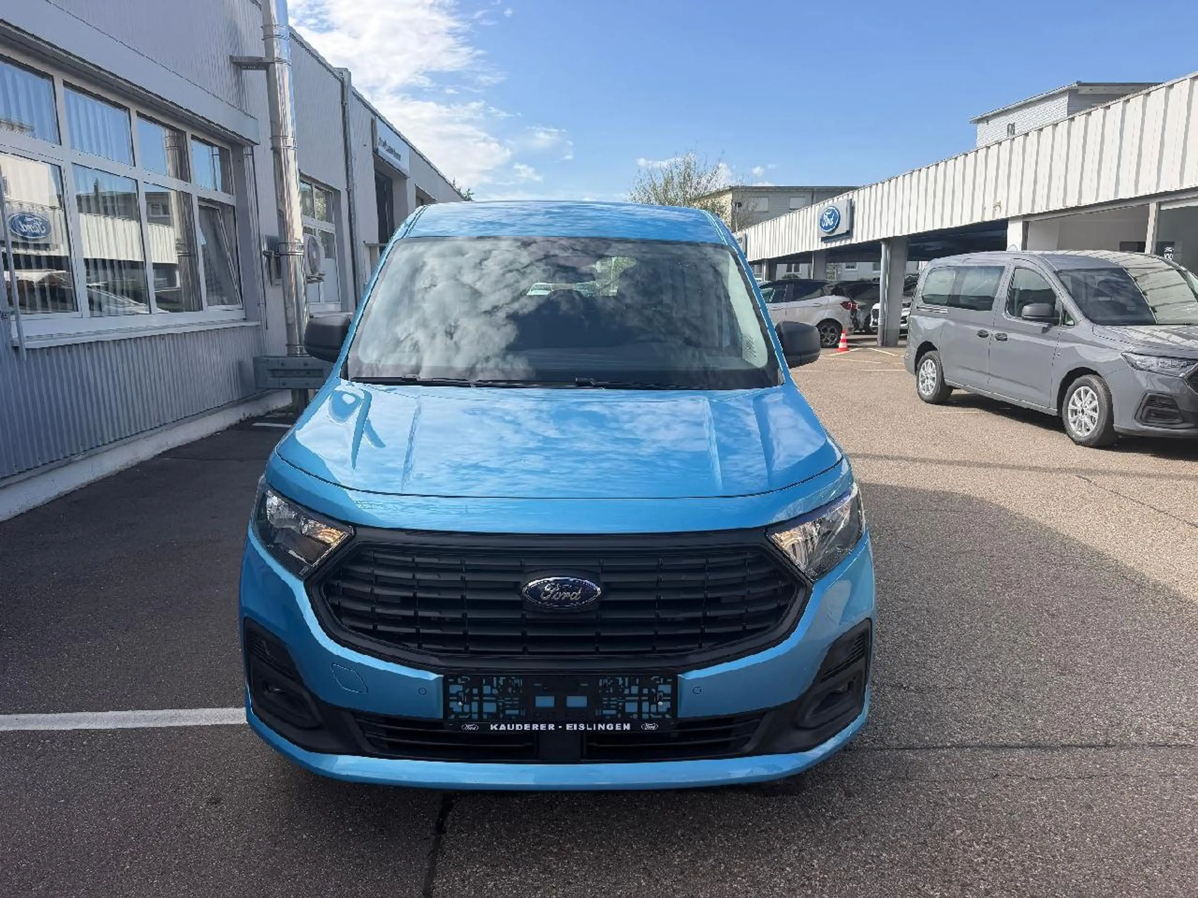 Ford Grand Tourneo Trend — photo 2