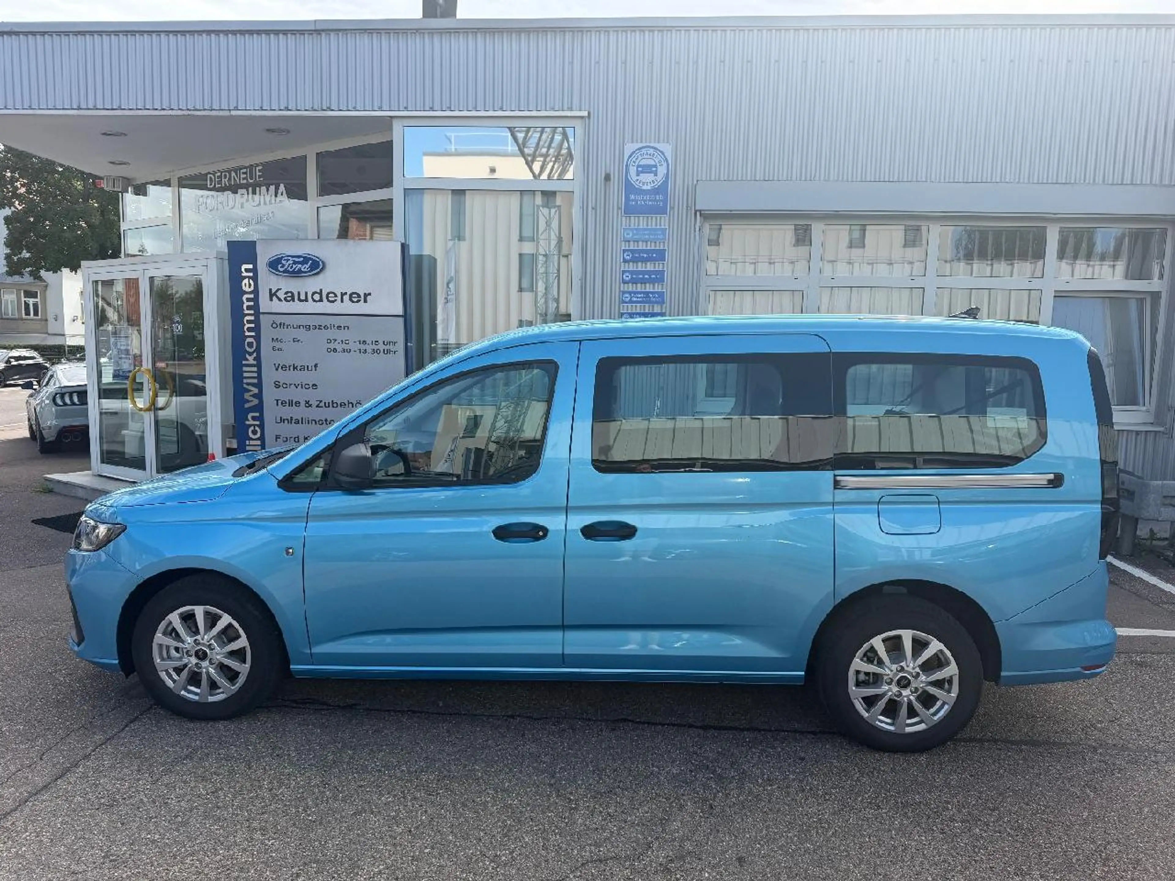 Ford Grand Tourneo Trend — photo 7