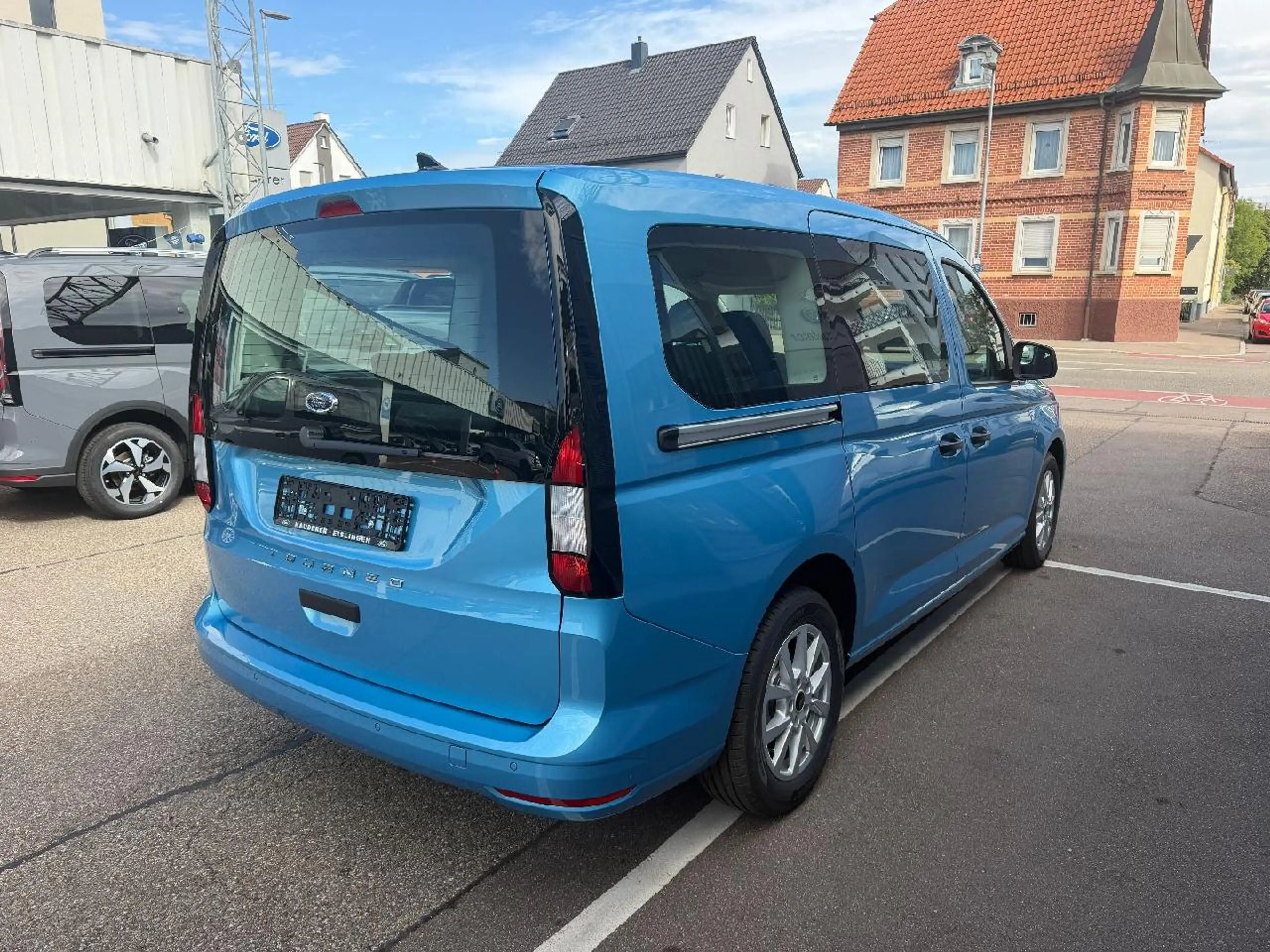 Ford Grand Tourneo Trend — photo 4