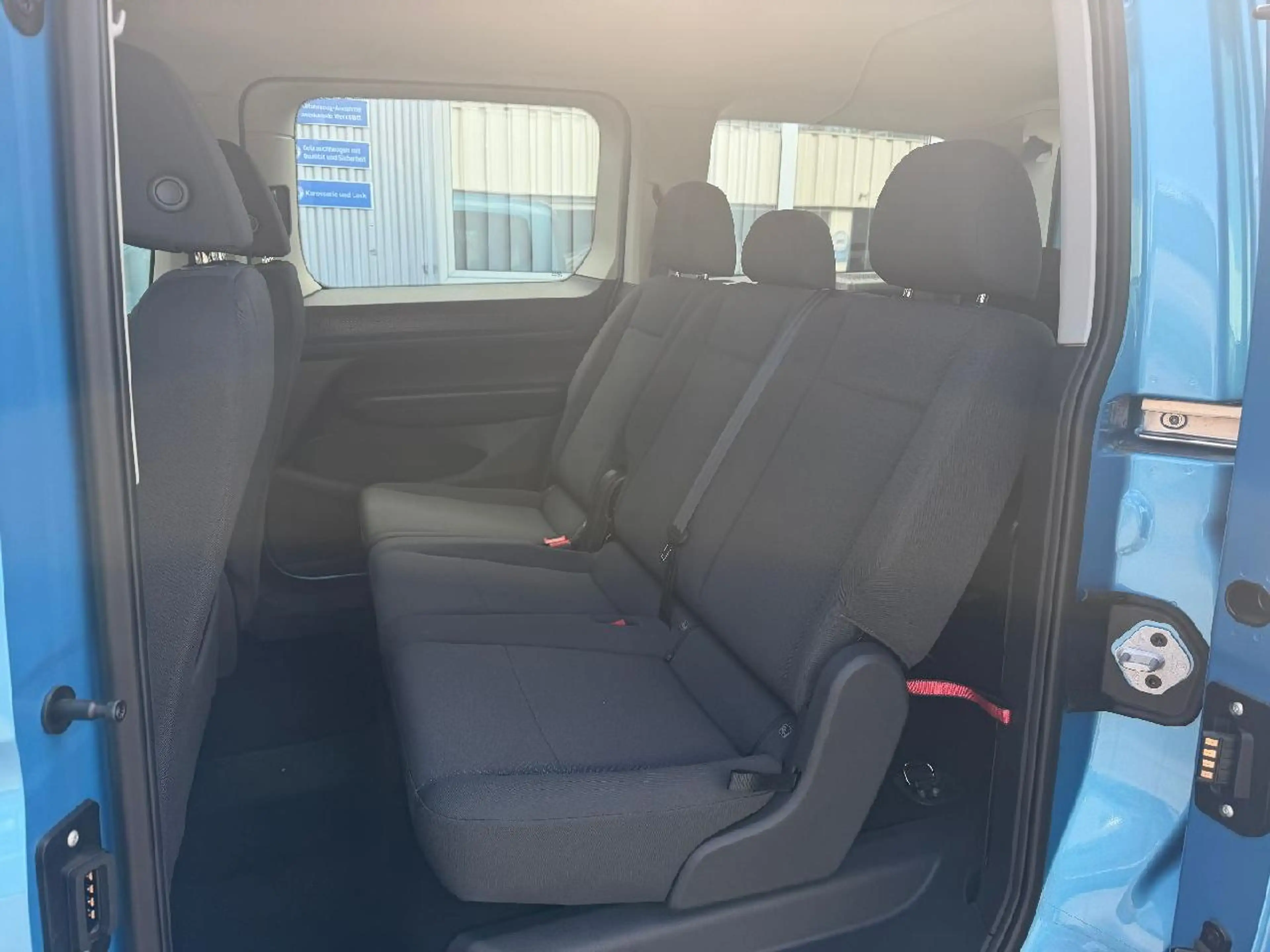 Ford Grand Tourneo Trend — photo 8