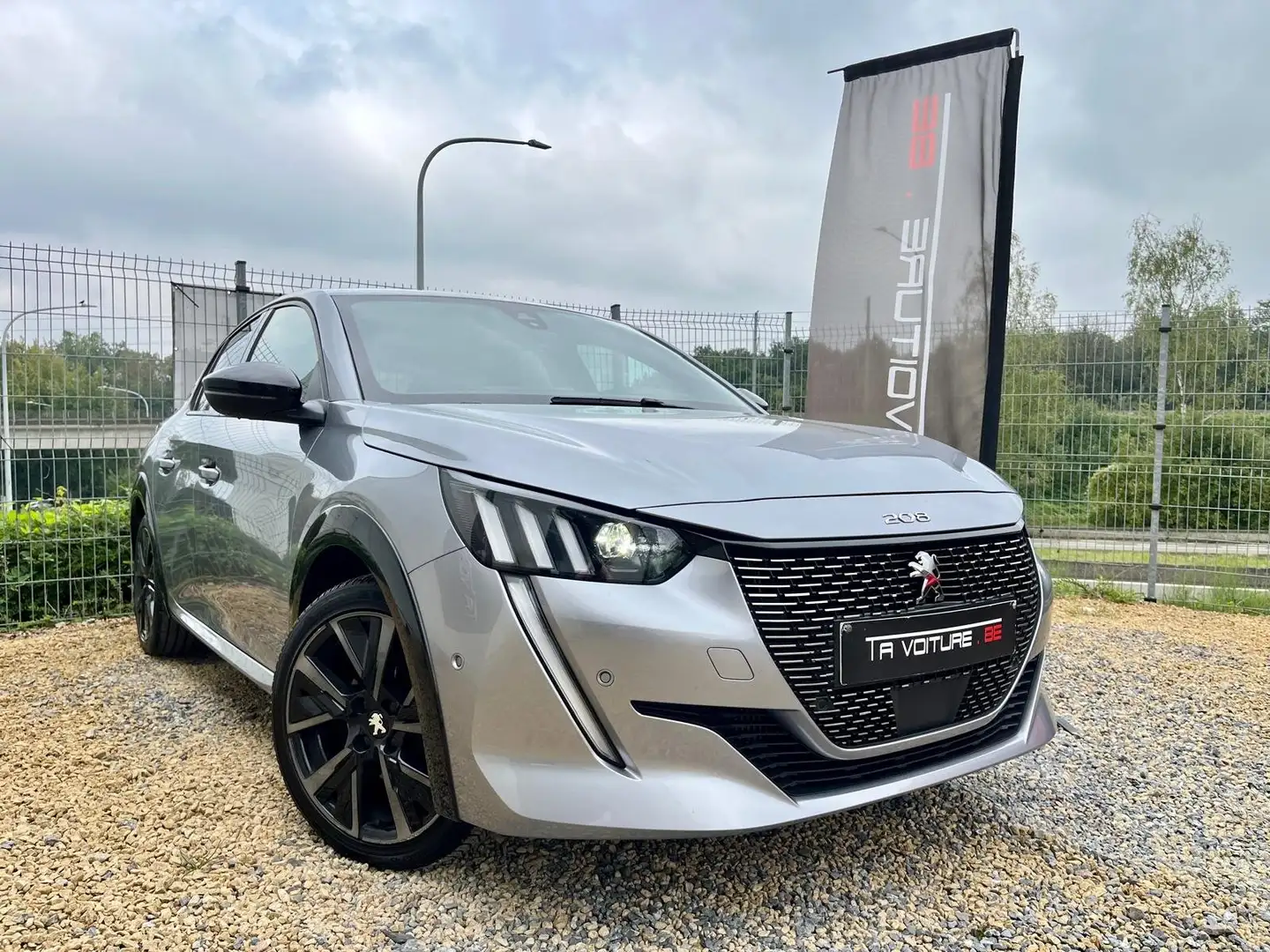 Peugeot 208 1.2i PureTech GT Pack FULL-LED/ALCANTARA/NAV/CAMER Gris - 1