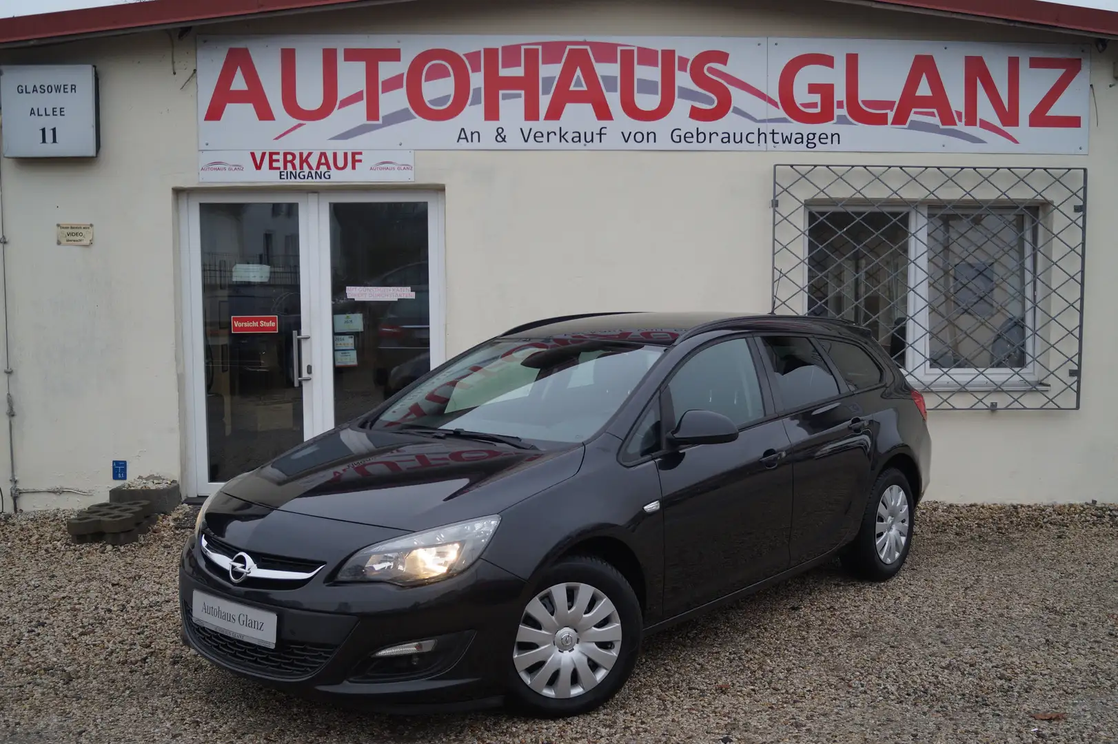 Opel Astra Sports Tourer 1,4 Style TÜV NEU Zwart - 1