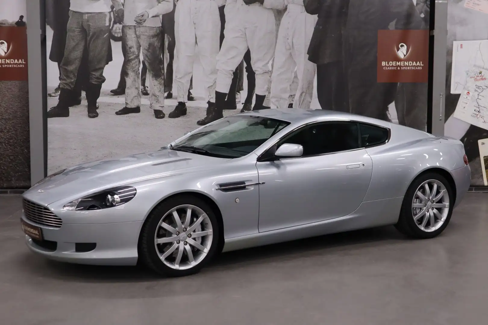 Aston Martin DB9 5.9 V12 Touchtronic first owner, dealer maintained Срібний - 1