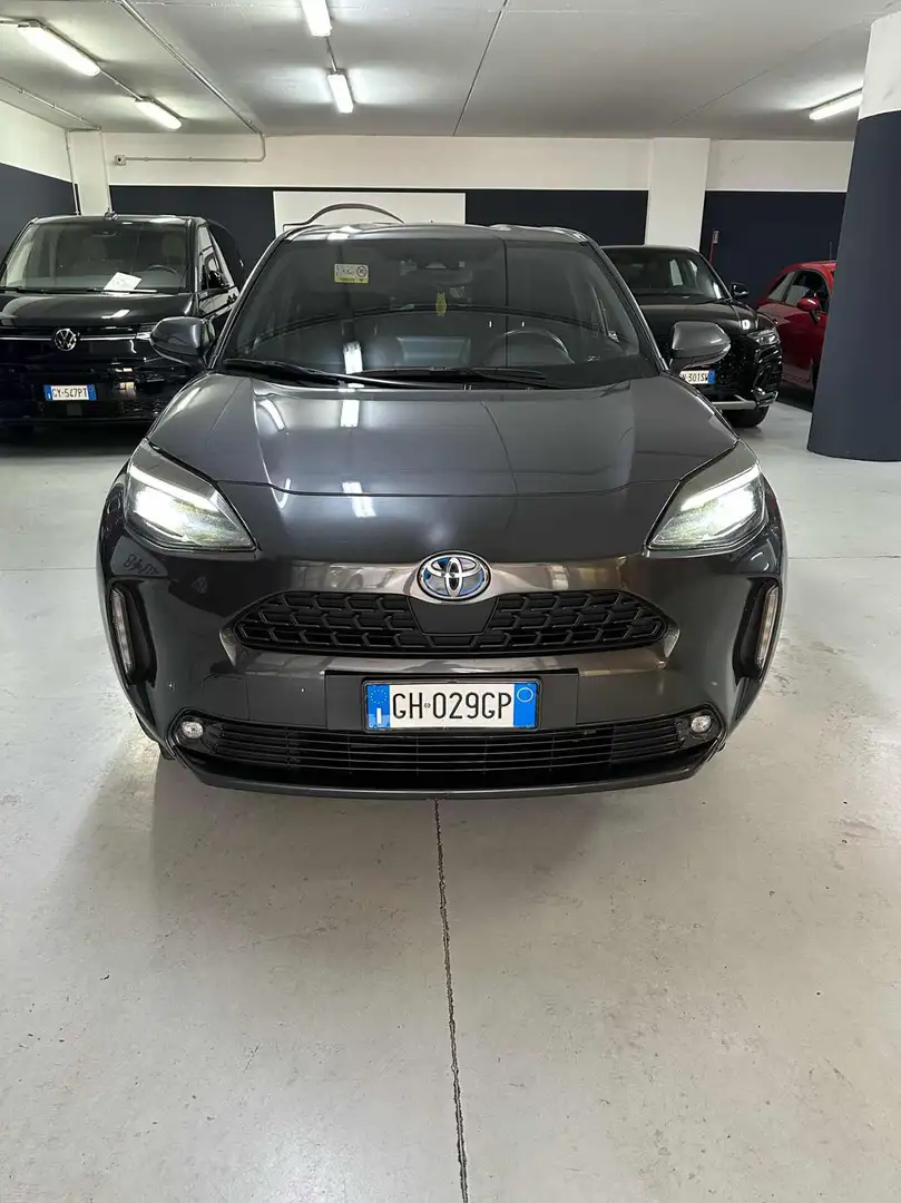 Toyota Yaris Cross 1.5 Hybrid 5p. E-CVT TREND Grau - 2