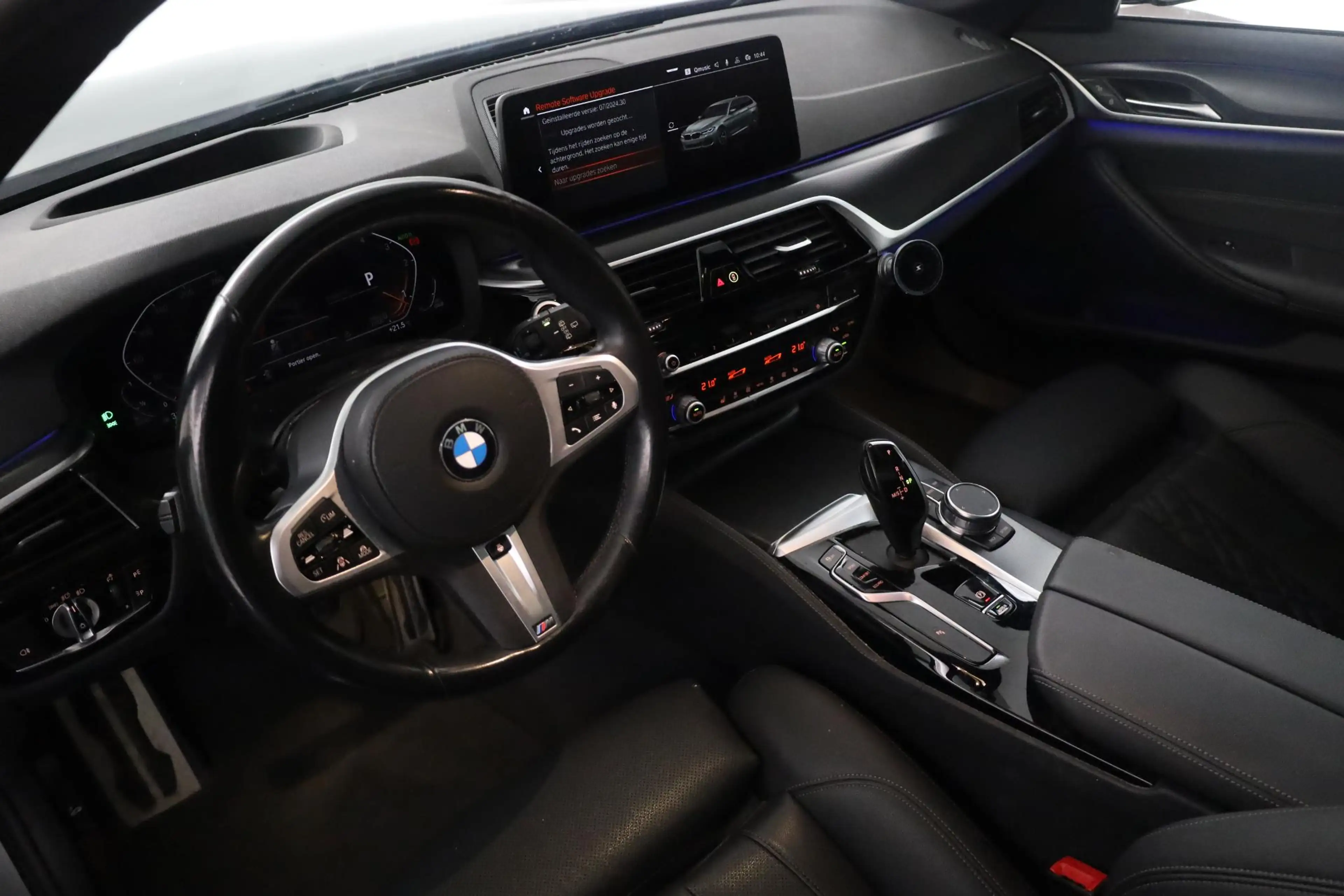BMW 520 5-serie Touring 520d 190pk -M Sport / Pano / Shado — photo 10