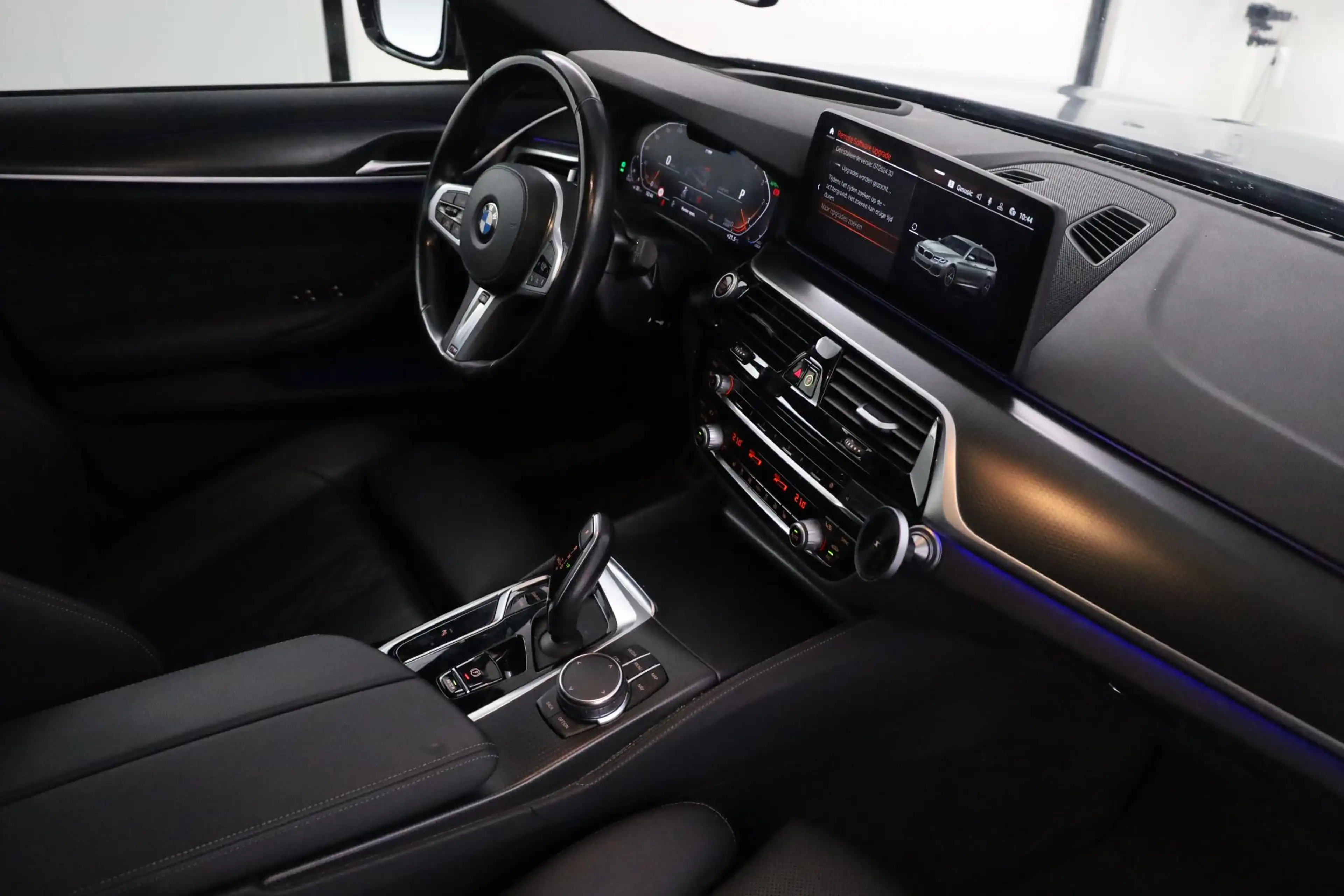 BMW 520 5-serie Touring 520d 190pk -M Sport / Pano / Shado — photo 13